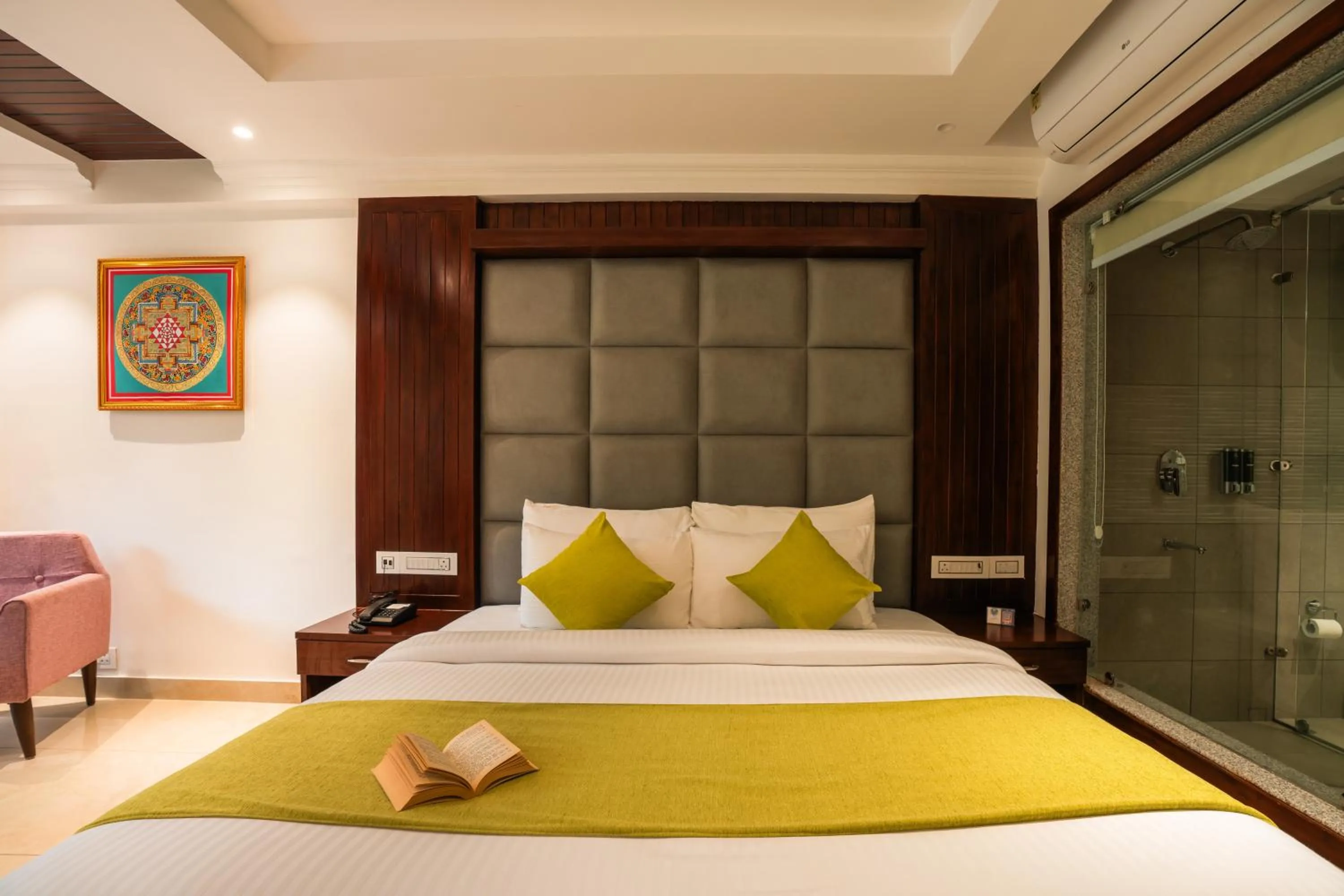 Bed in Alt Life Luxe - Himalayan Crown - Dharamkot Mcleodganj