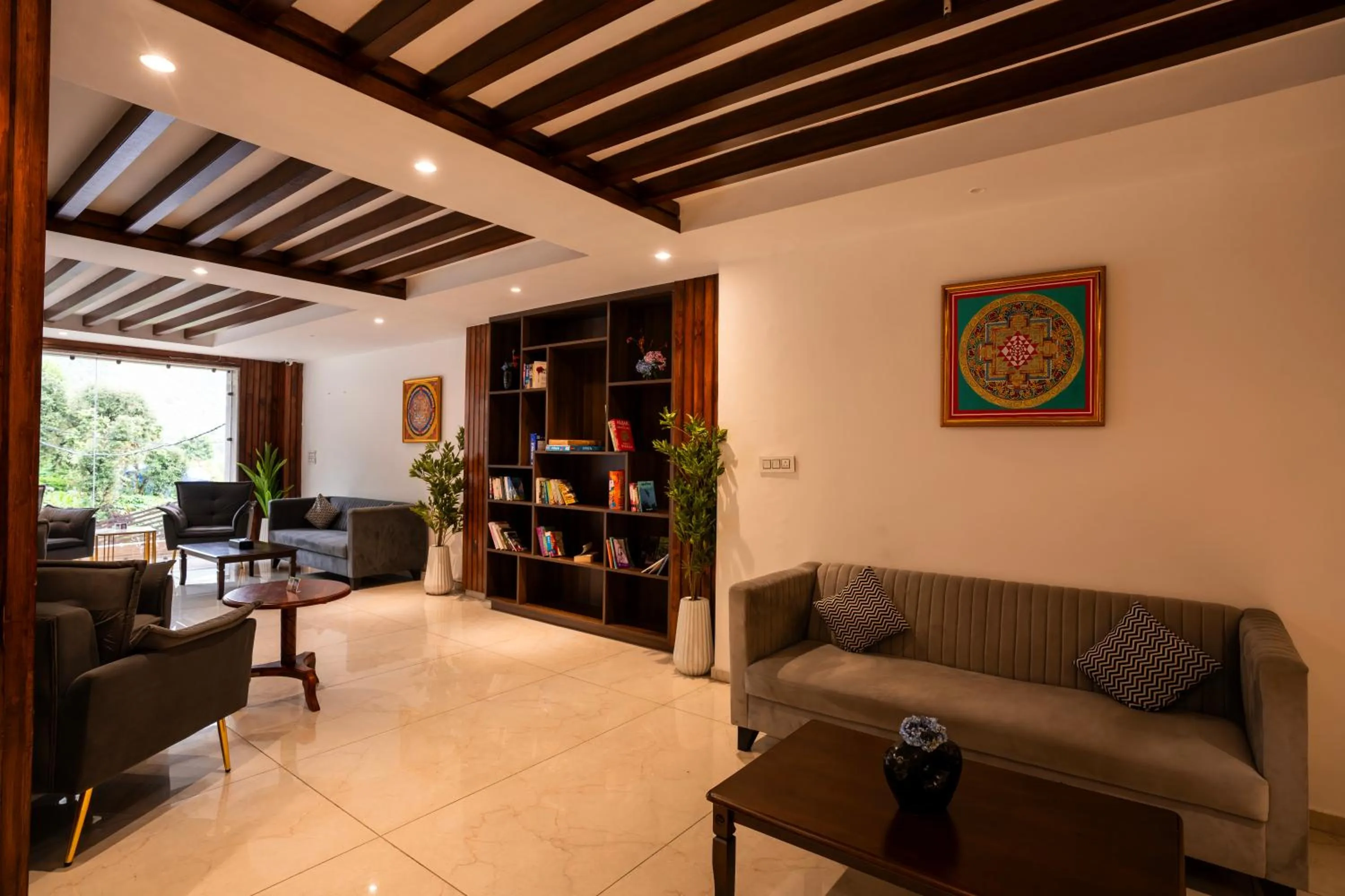 Lounge or bar in Alt Life Luxe - Himalayan Crown - Dharamkot Mcleodganj