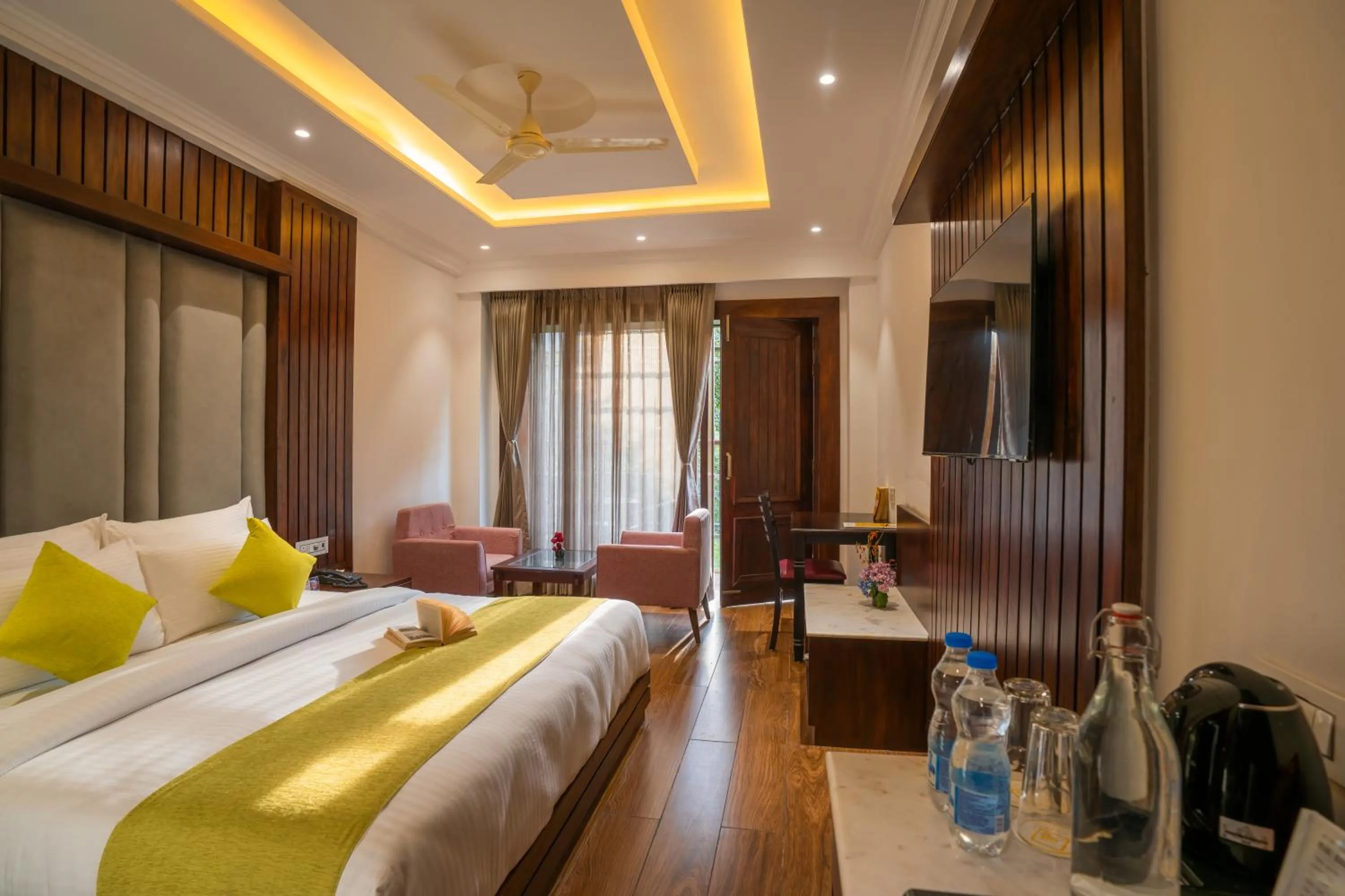 Photo of the whole room in Alt Life Luxe - Himalayan Crown - Dharamkot Mcleodganj