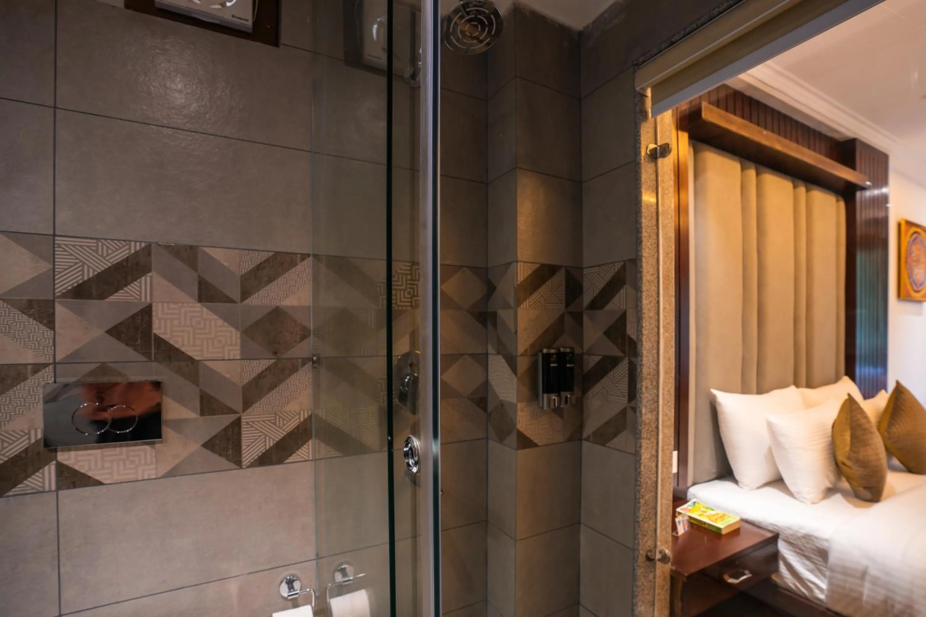 Photo of the whole room in Alt Life Luxe - Himalayan Crown - Dharamkot Mcleodganj