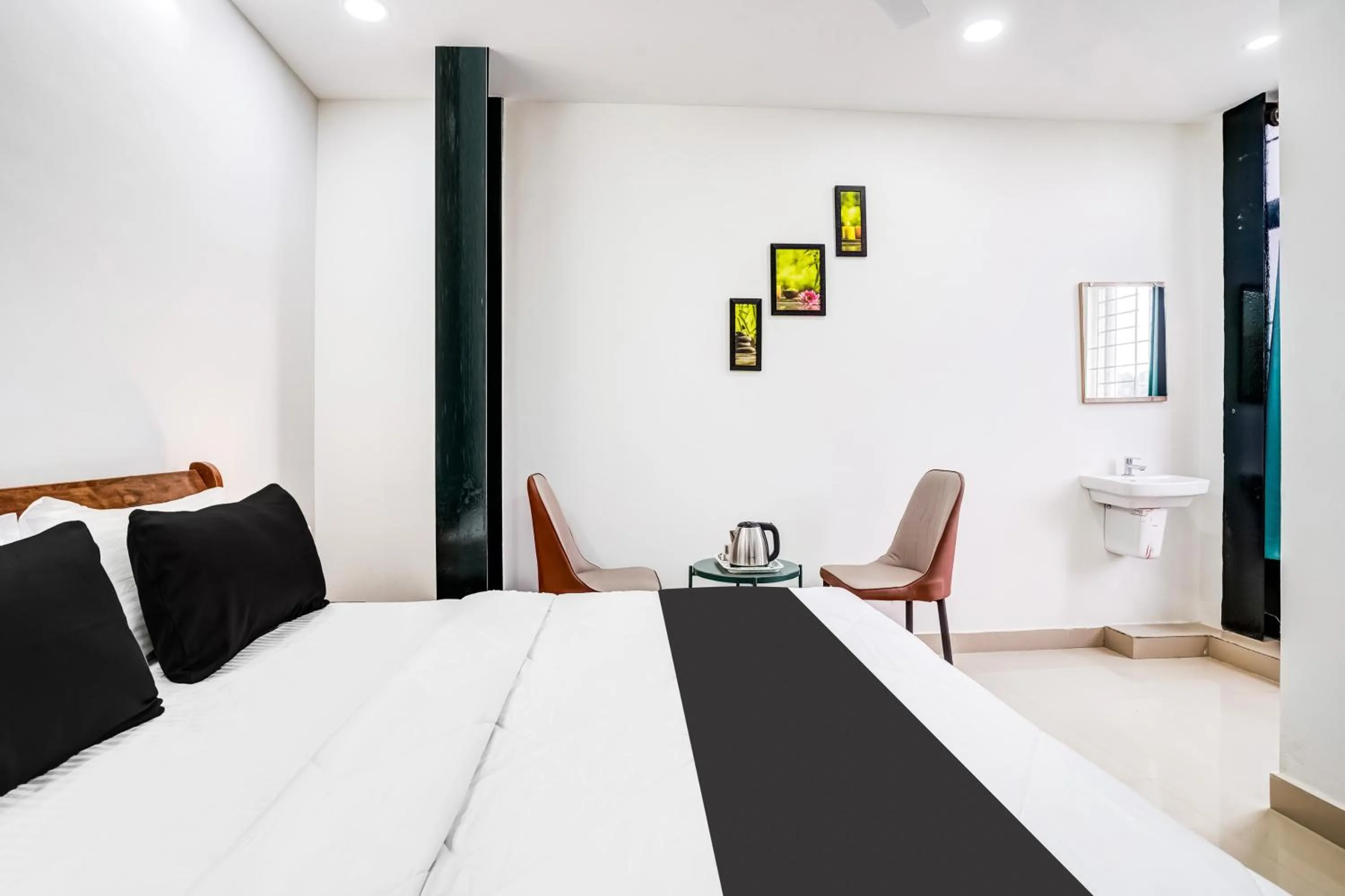 Bedroom, Bed in Hotel O HMR Inn