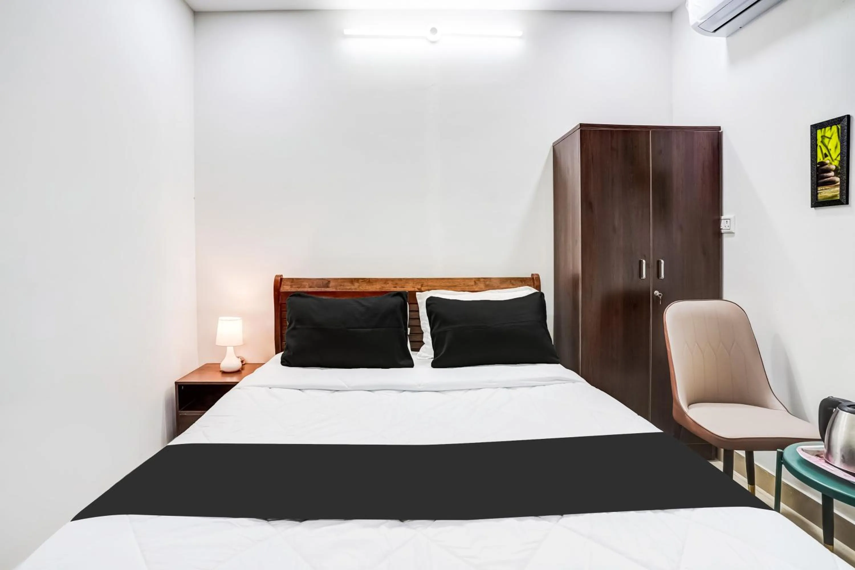 Bedroom, Bed in Hotel O HMR Inn