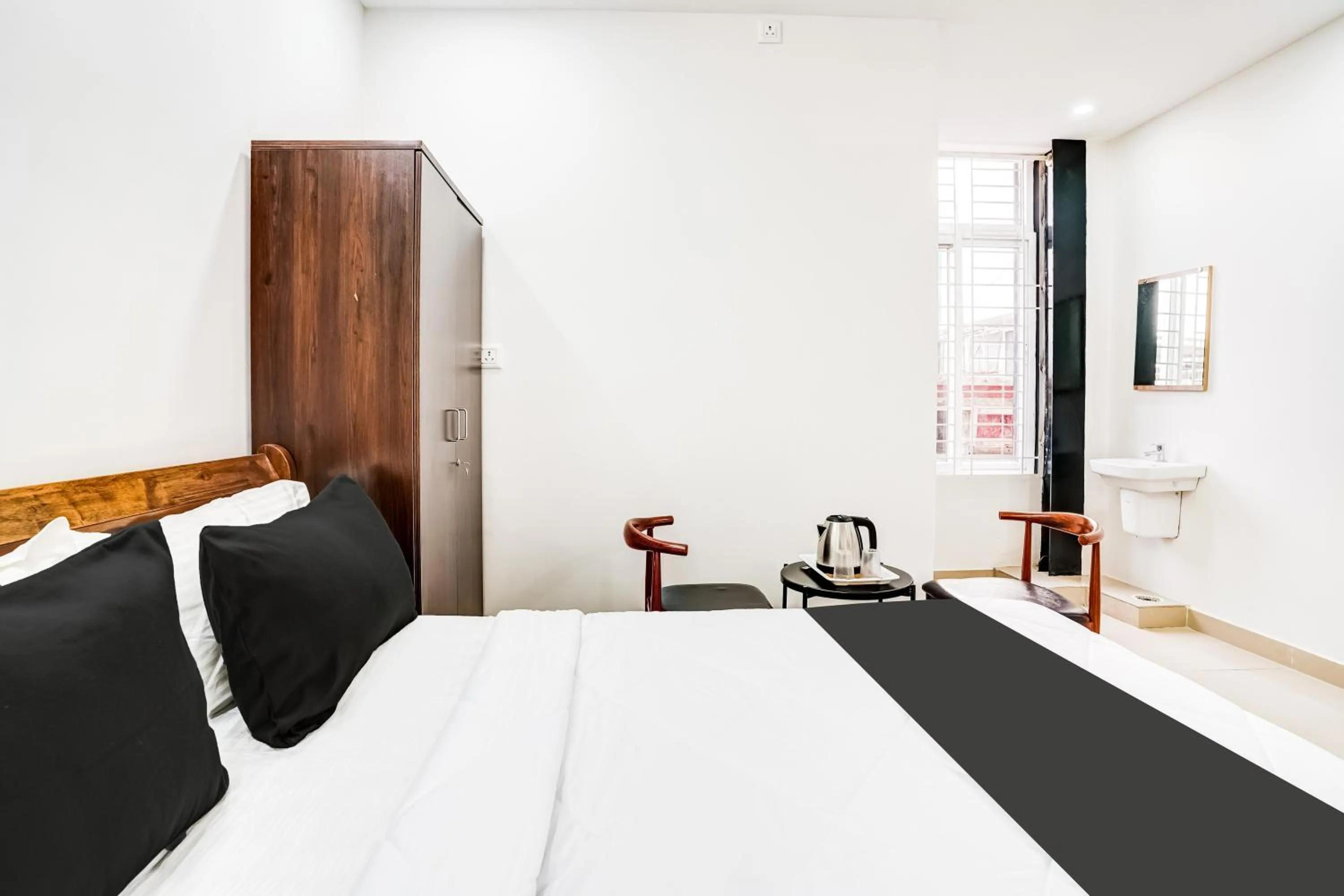 Bedroom, Bed in Hotel O HMR Inn