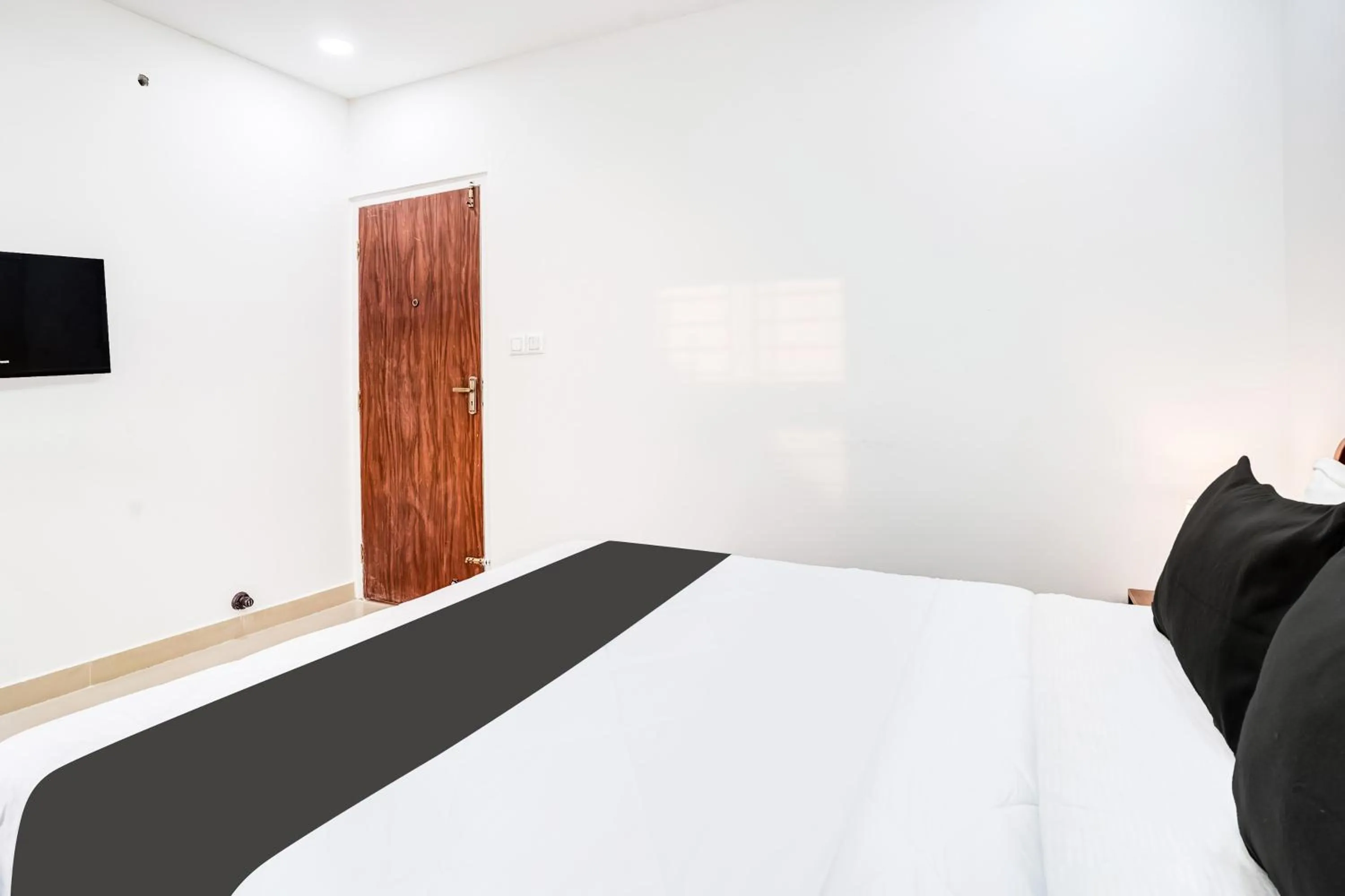 Bedroom, Bed in Hotel O HMR Inn