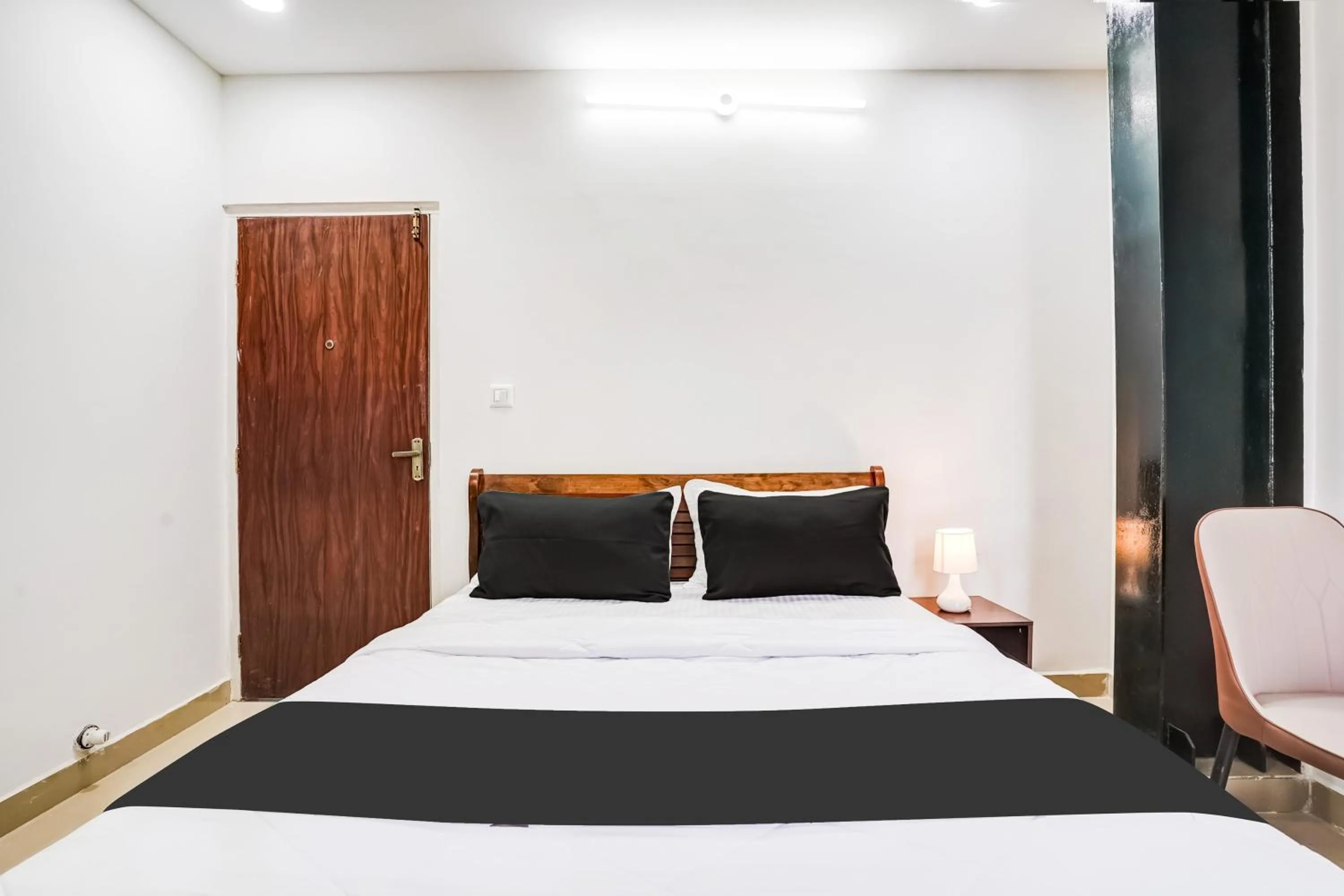 Bedroom, Bed in Hotel O HMR Inn