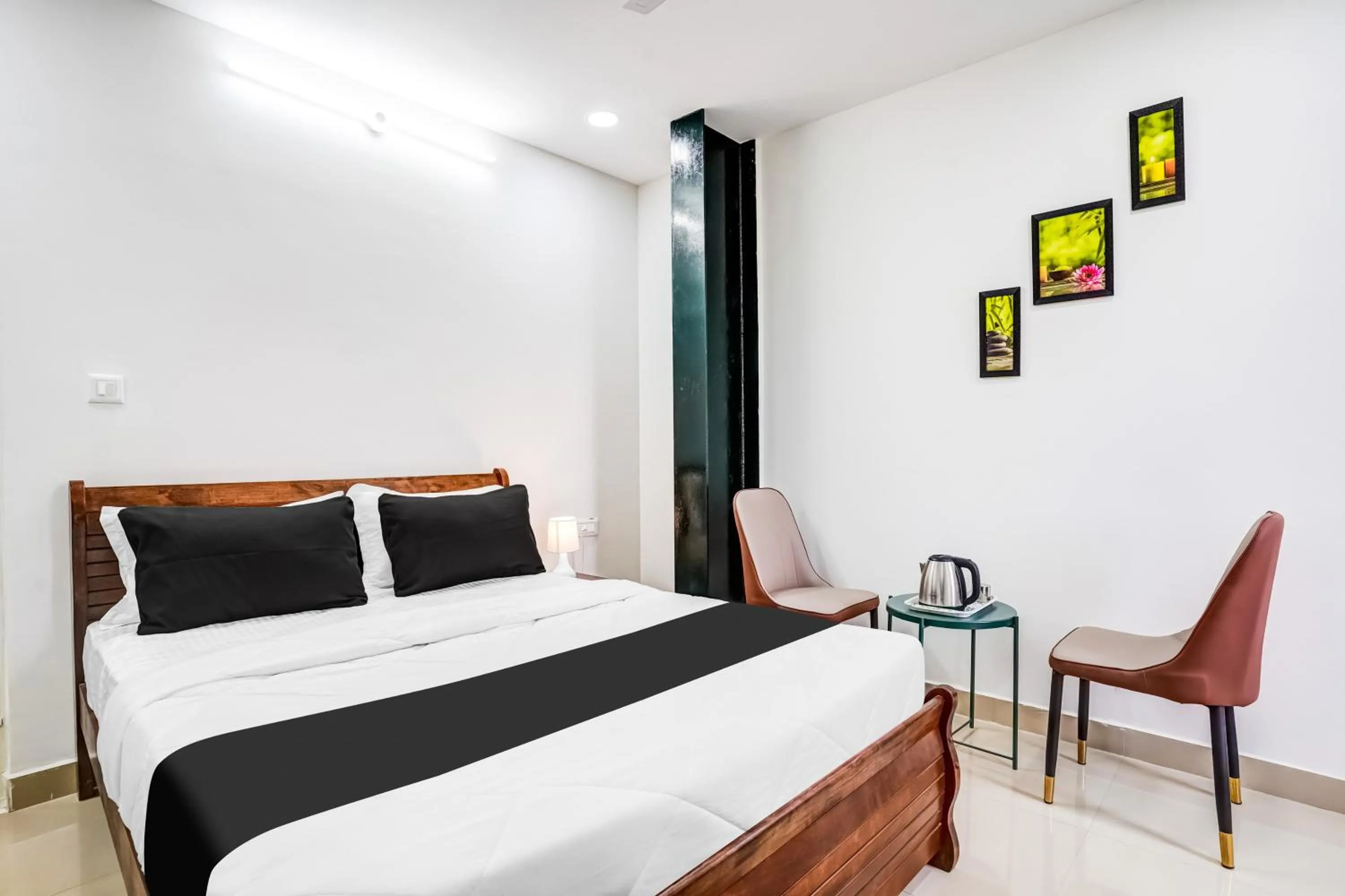 Bedroom, Bed in Hotel O HMR Inn