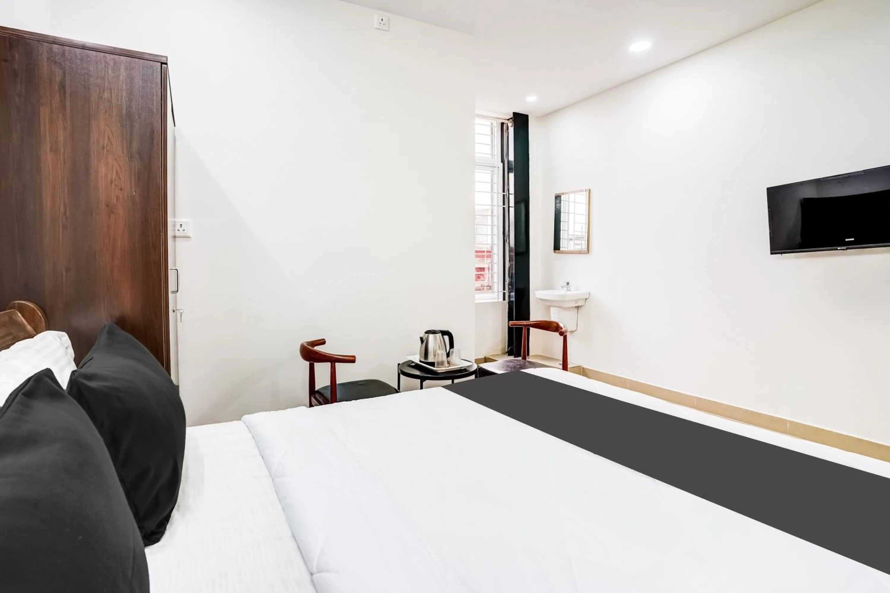 Bedroom, Bed in Hotel O HMR Inn