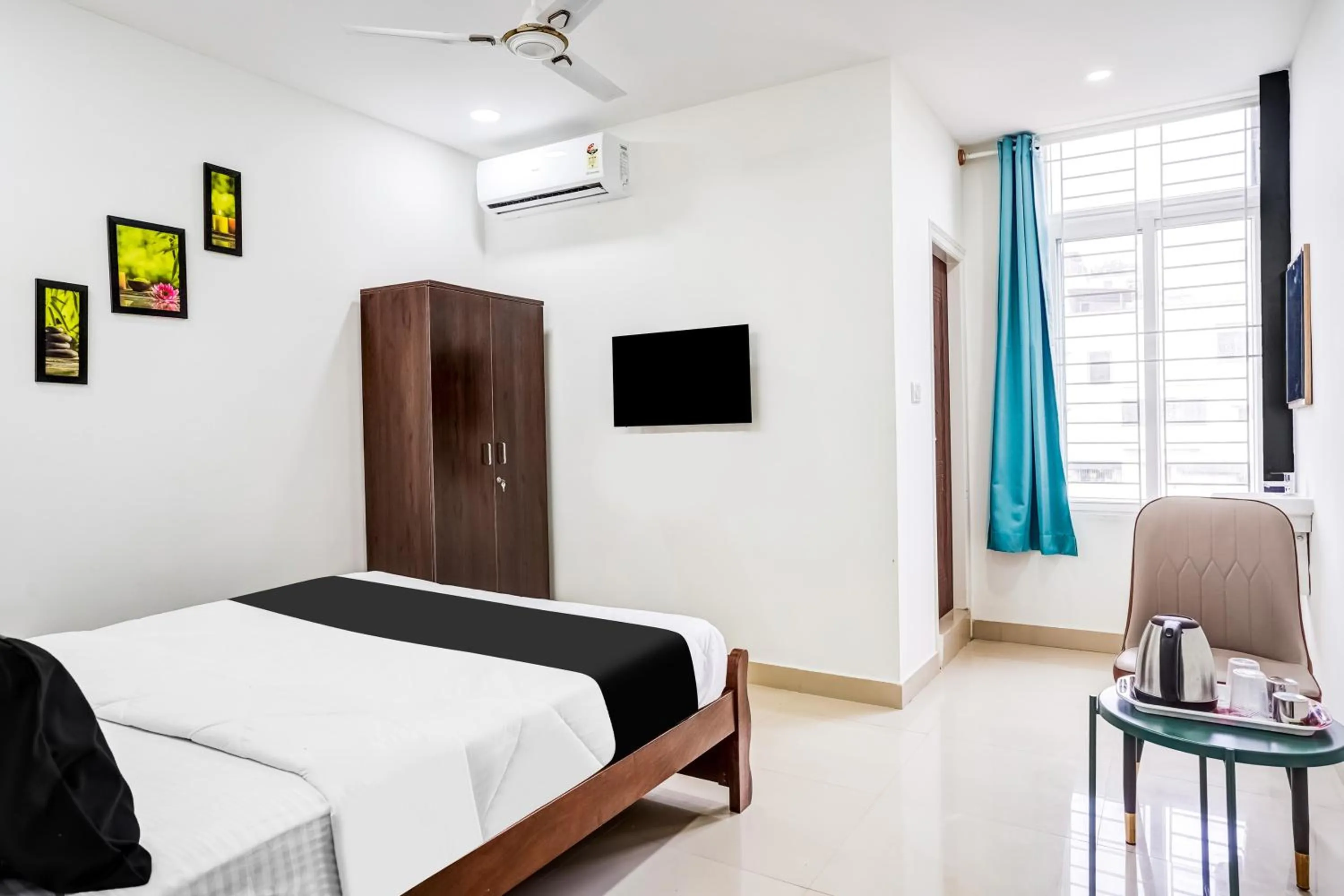 Bedroom, Bed in Hotel O HMR Inn