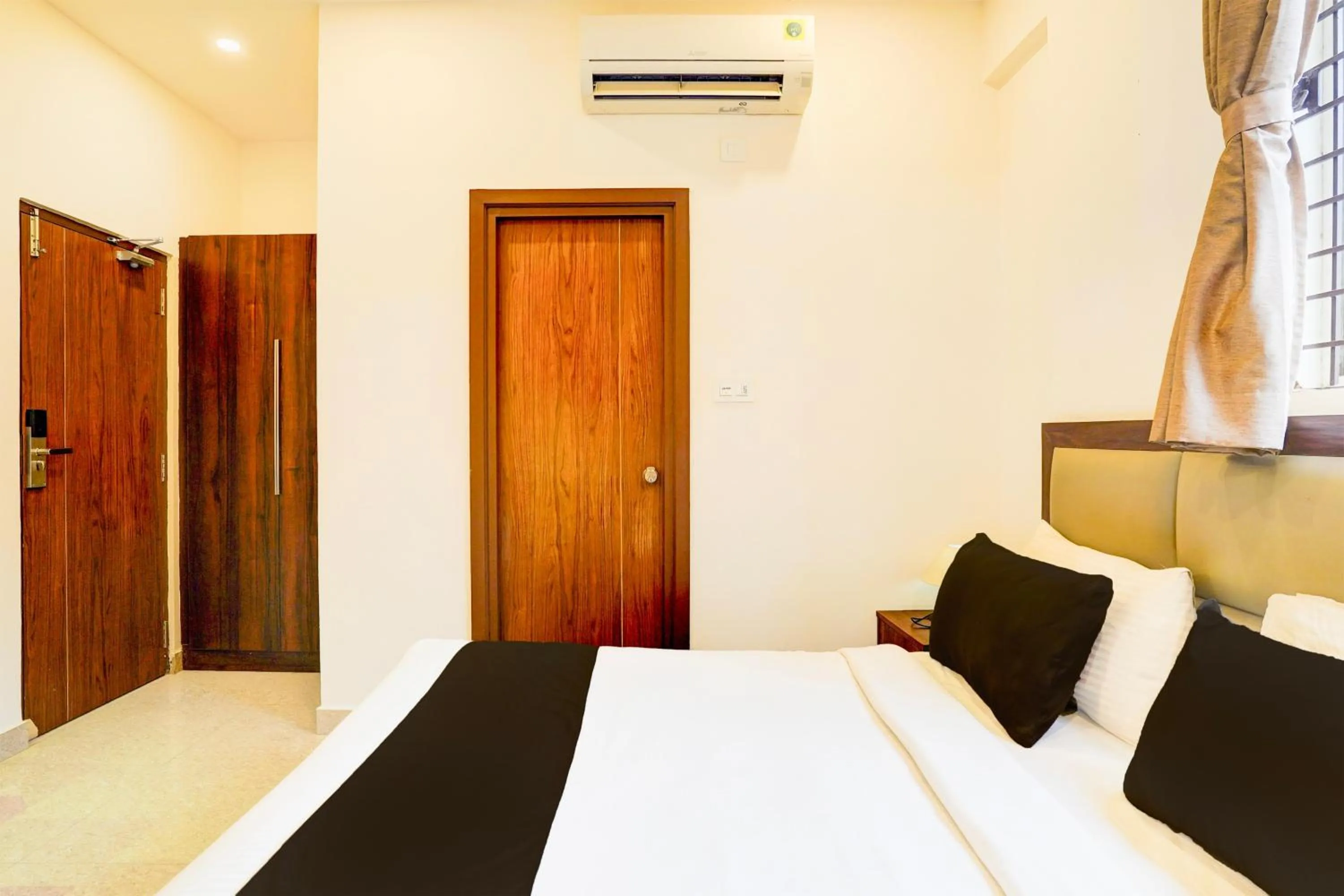 Bedroom, Bed in Super Hotel O Coastal Grand Hotel and Resorts