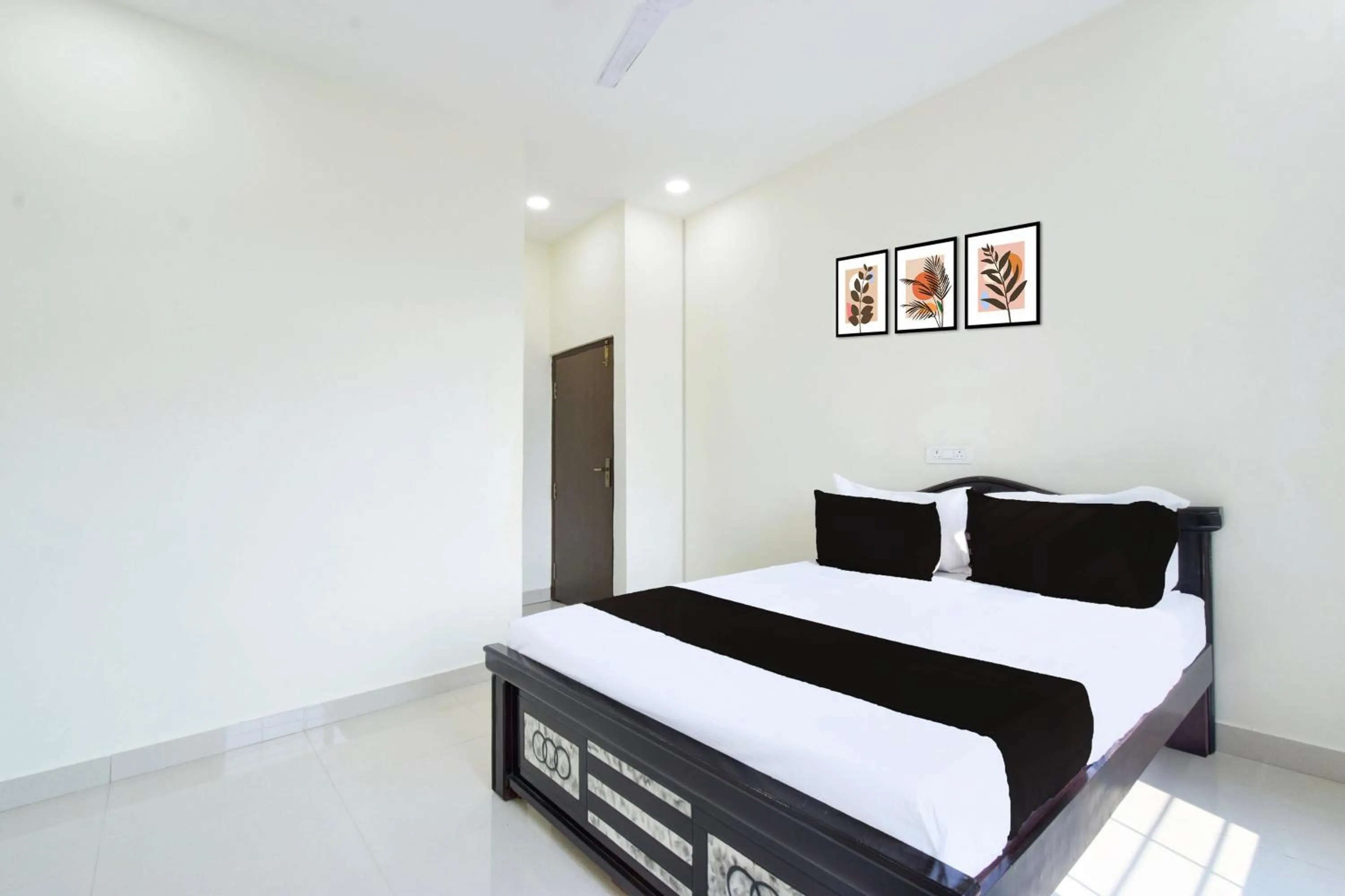 Bedroom, Bed in HOTEL RKS Near by Narsingi