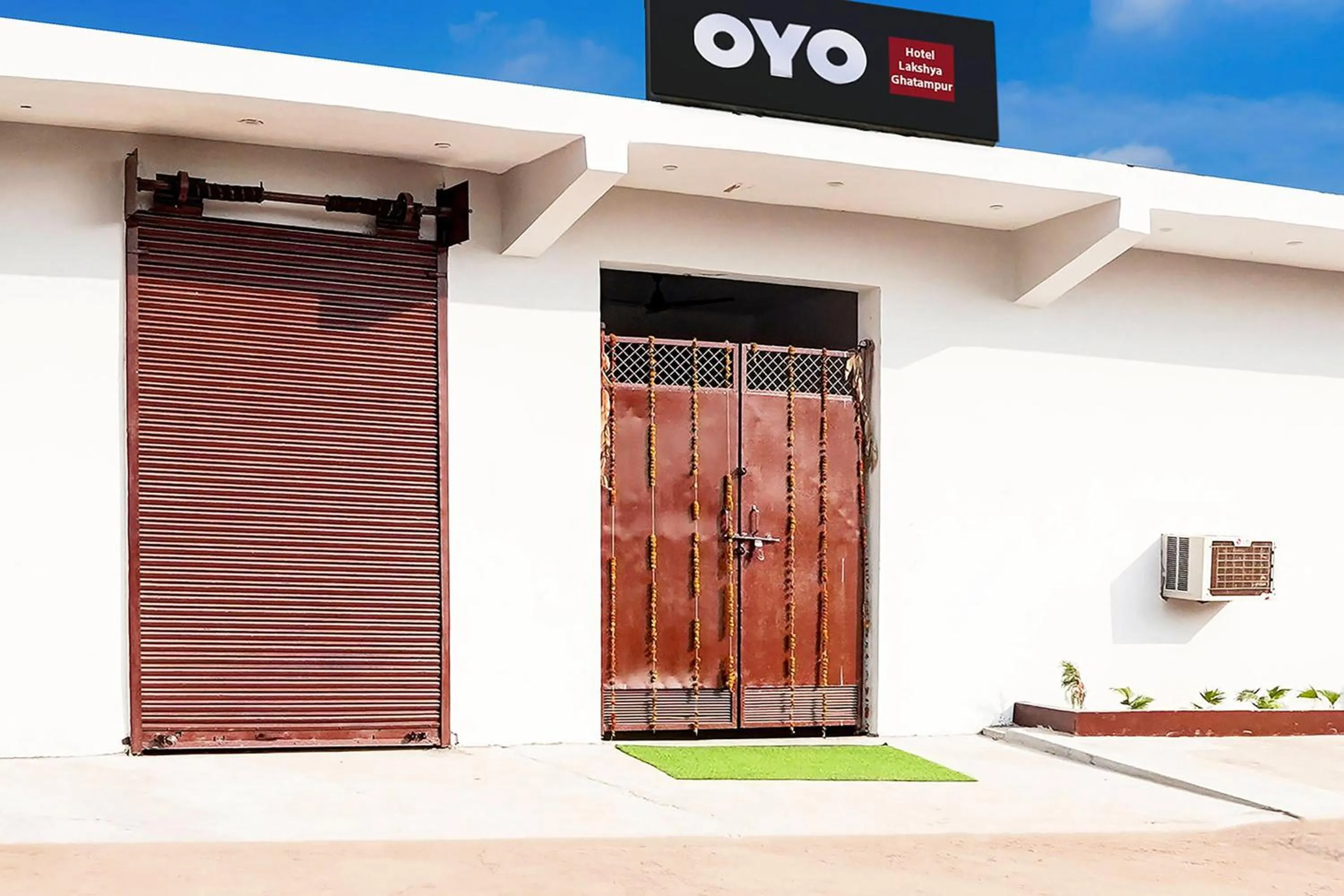 Facade/entrance in SPOT ON by OYO Hotel Lakshya Ghatampur