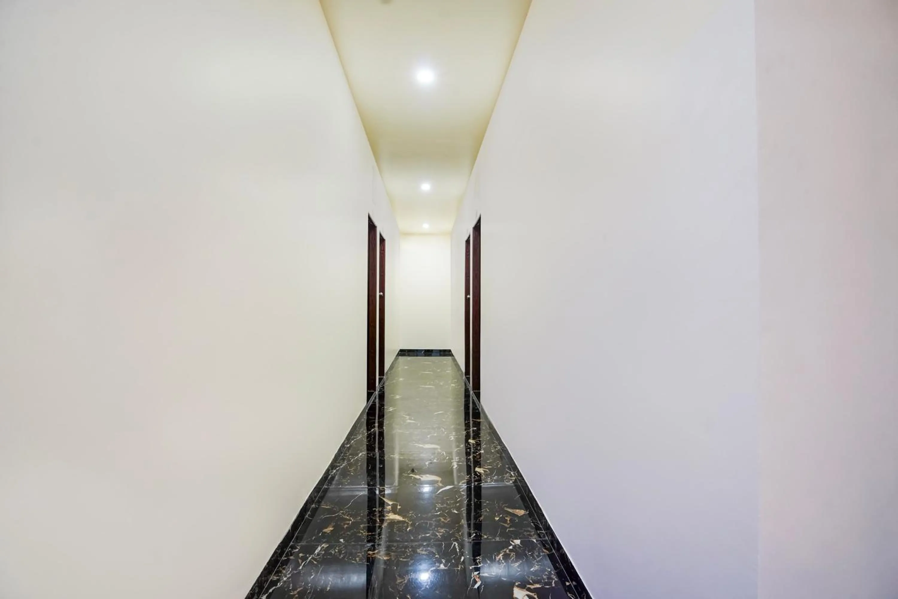 Hotel O Royal King