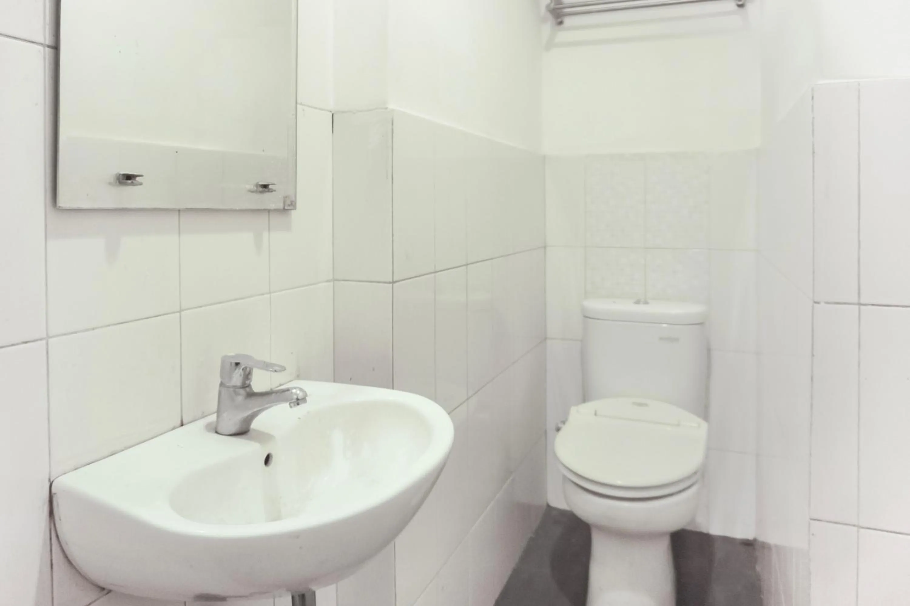 Bathroom in Collection O Bukit Kecil Near Palembang Indah Mall Formerly Hostel 77