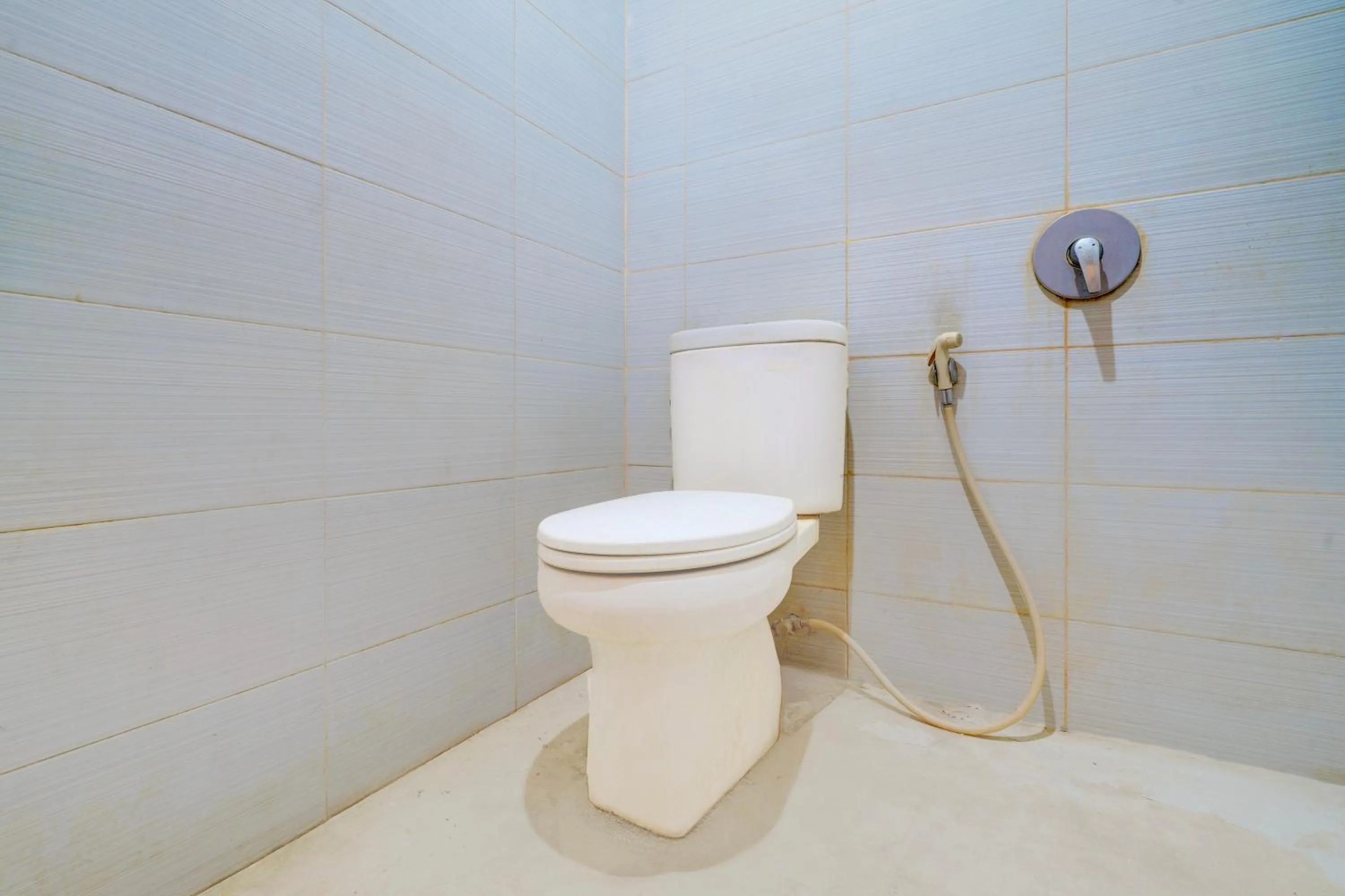 Bathroom in Collection O Cirebon Near Grage Mall Cirebon Formerly Rumah Suka