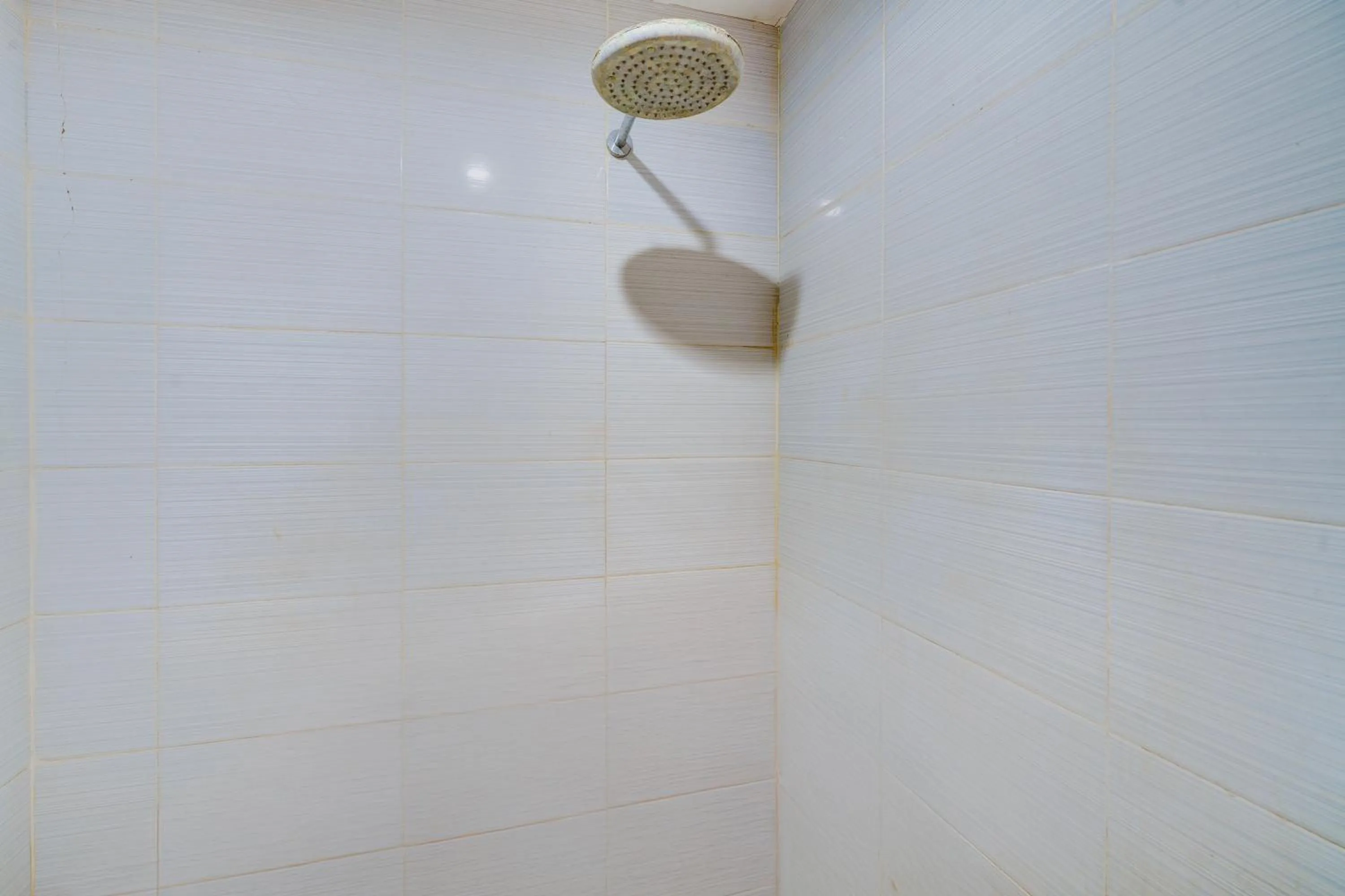 Bathroom in Collection O Cirebon Near Grage Mall Cirebon Formerly Rumah Suka