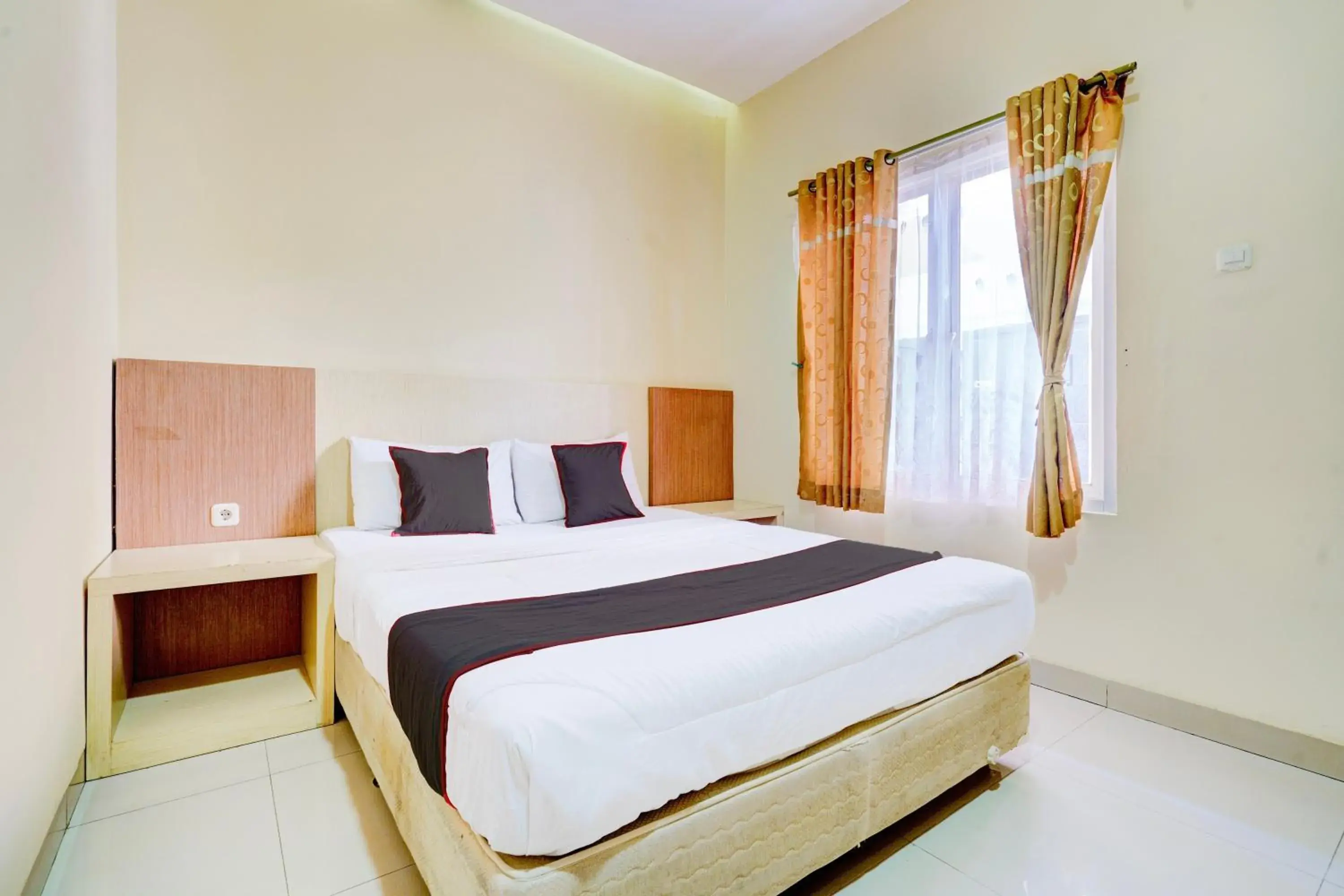 Deluxe Double Room in Collection O Cirebon Near Grage Mall Cirebon Formerly Rumah Suka Deluxe Double Room in Collection O Cirebon Near Grage Mall Cirebon Formerly Rumah Suka