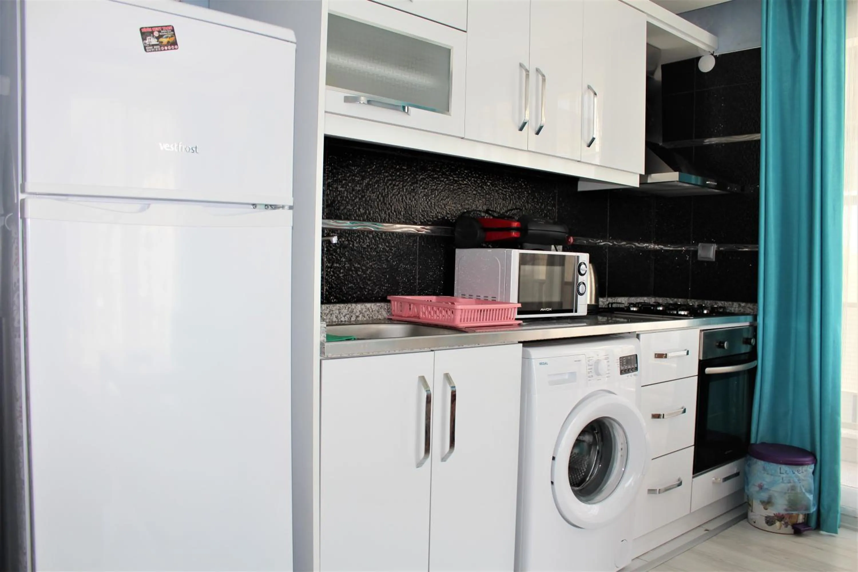 Coffee/tea facilities in Mavi Restaurant & Apartments 1