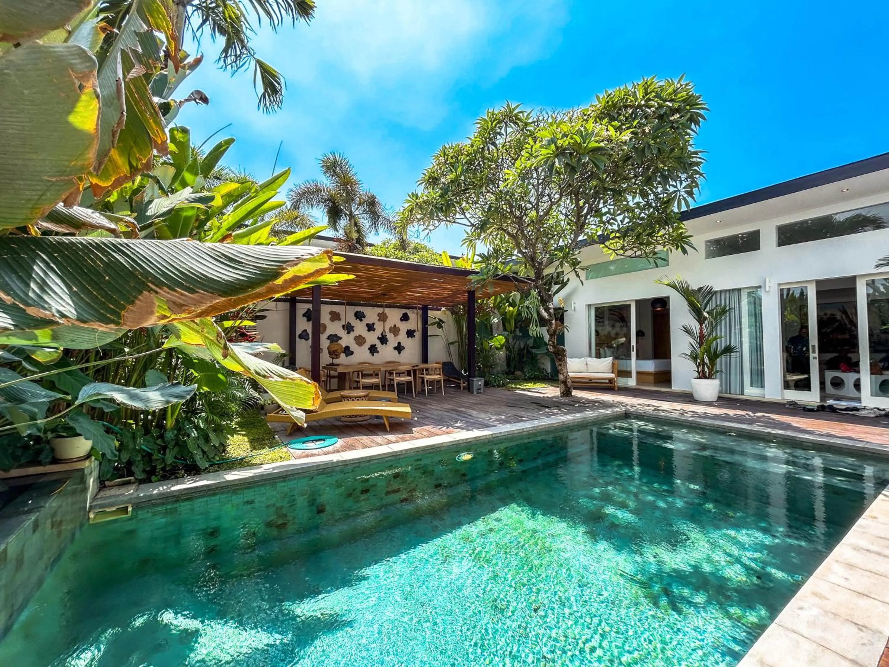 Swimming pool in The Suar Sanur by Nakula