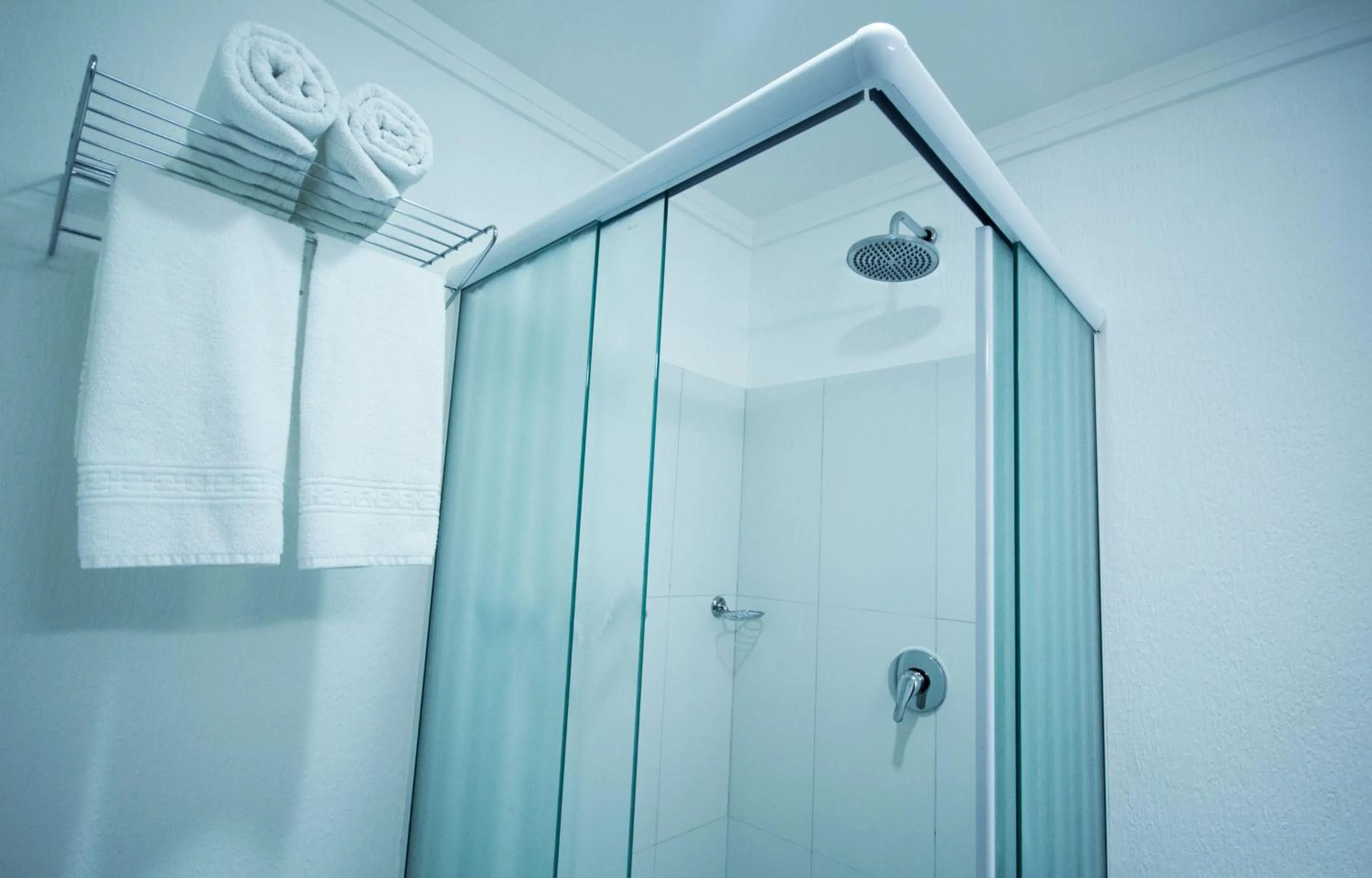 Shower in Hotel Bogari