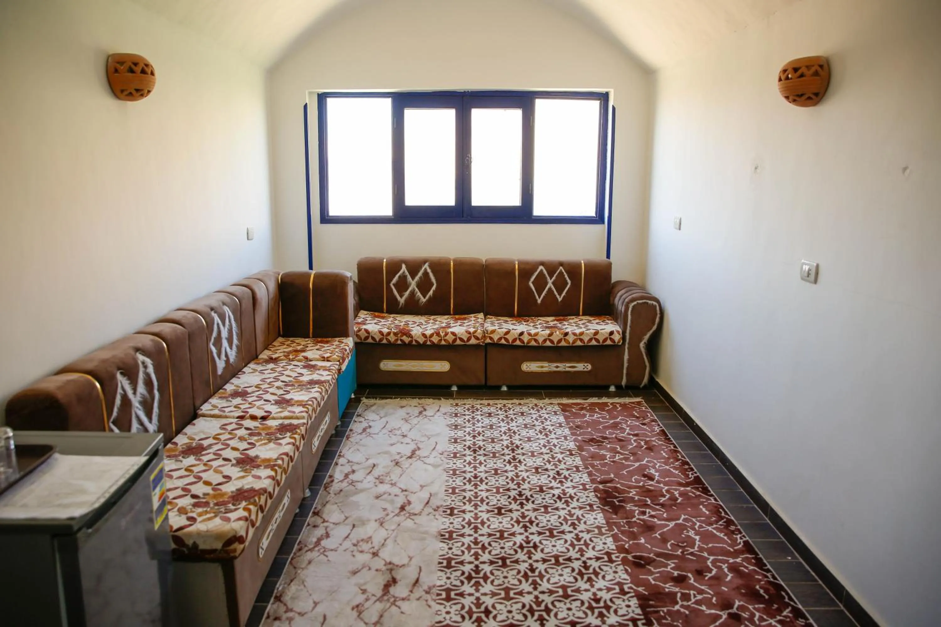 Living room, Bed in Sharqotel Luxor
