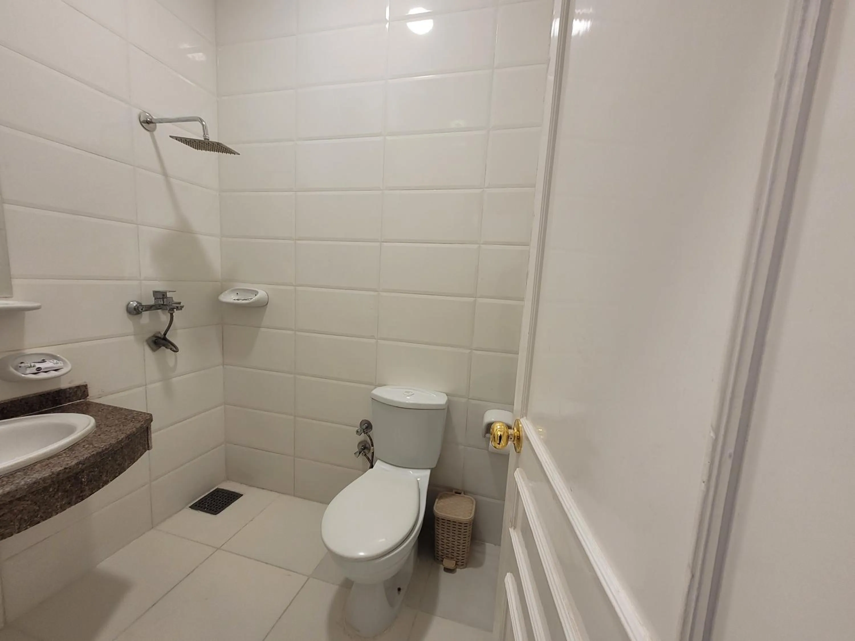 Shower in Sharqotel Luxor