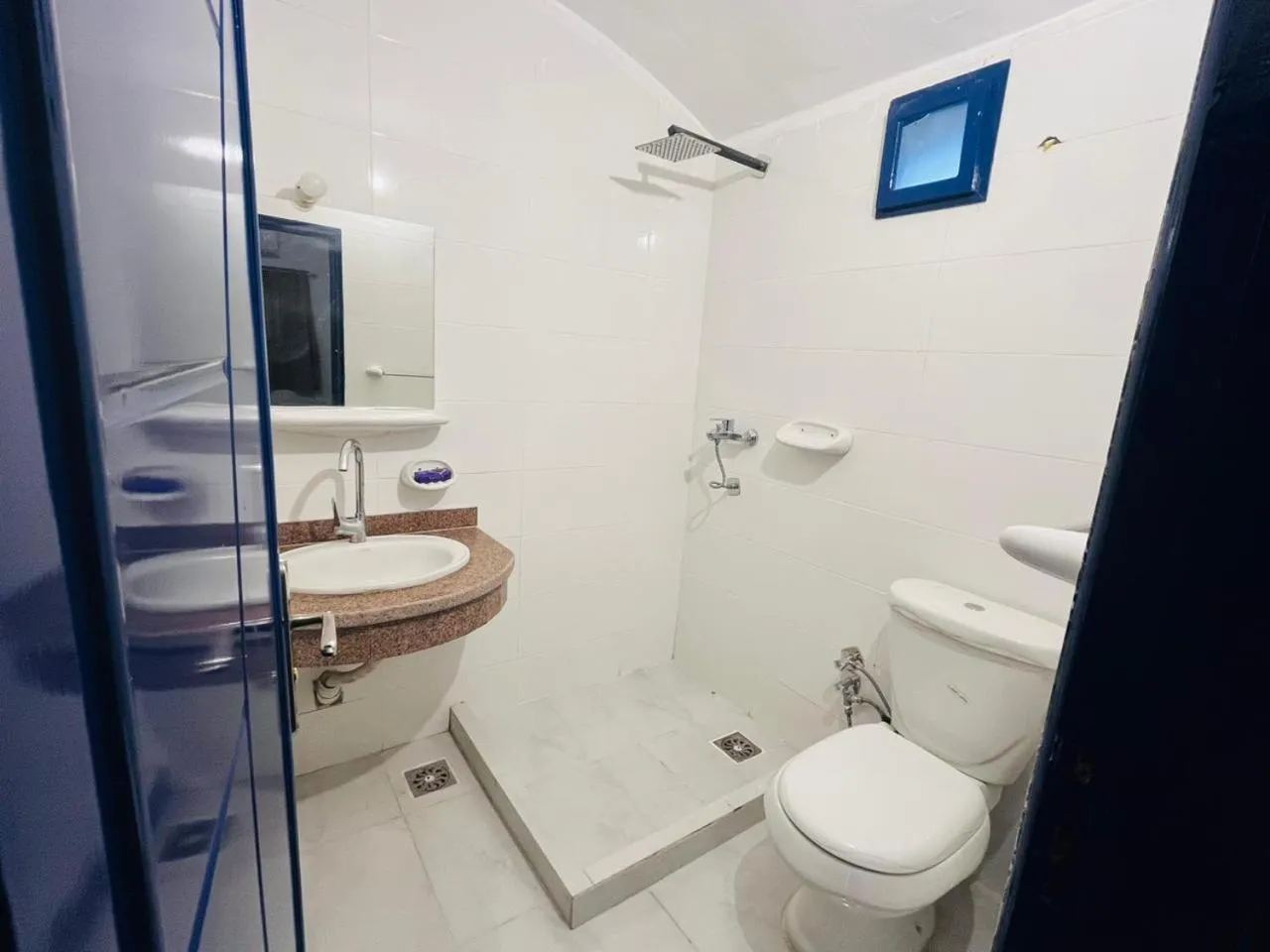 Shower in Sharqotel Luxor