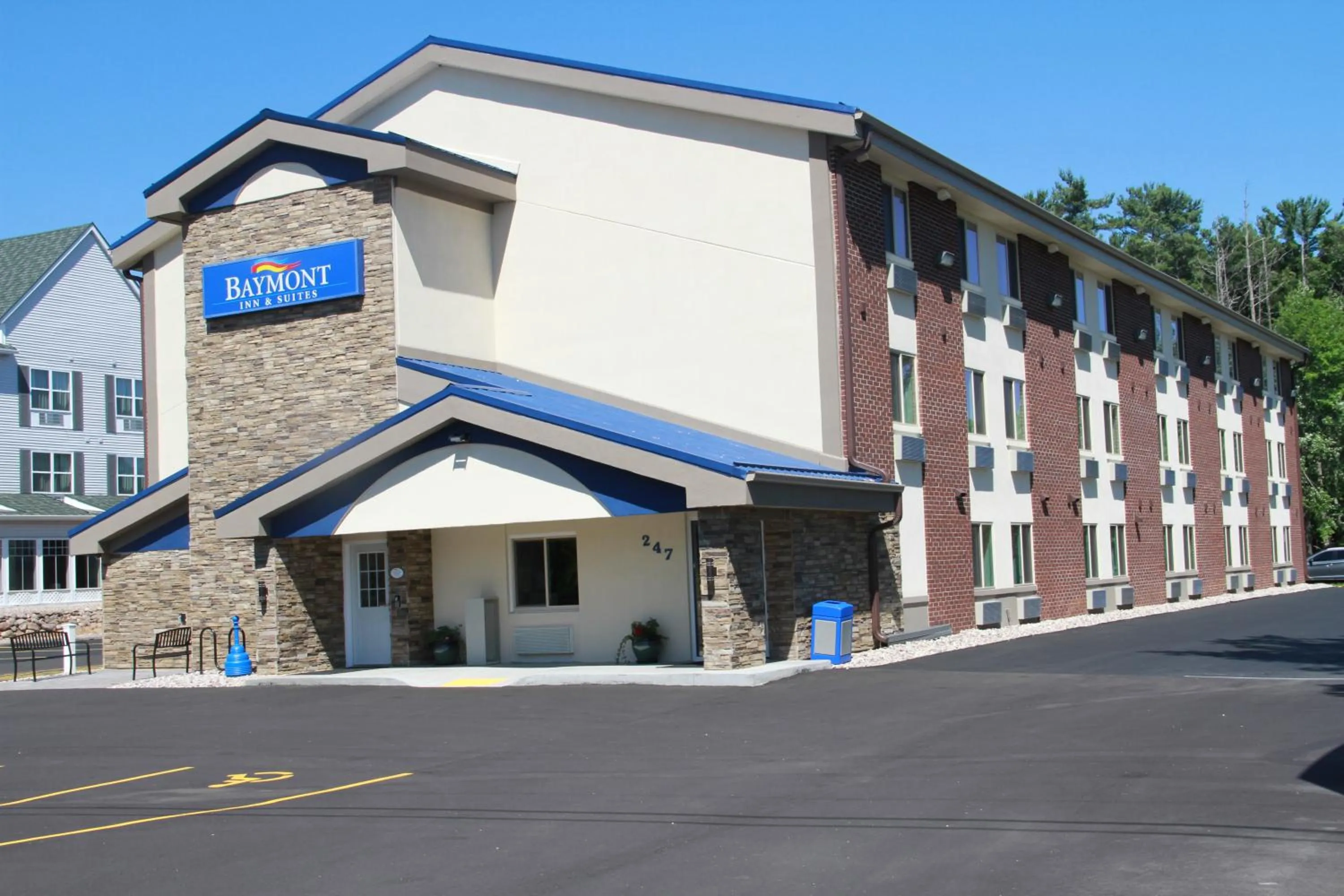 Facade/entrance in Baymont by Wyndham Stevens Point