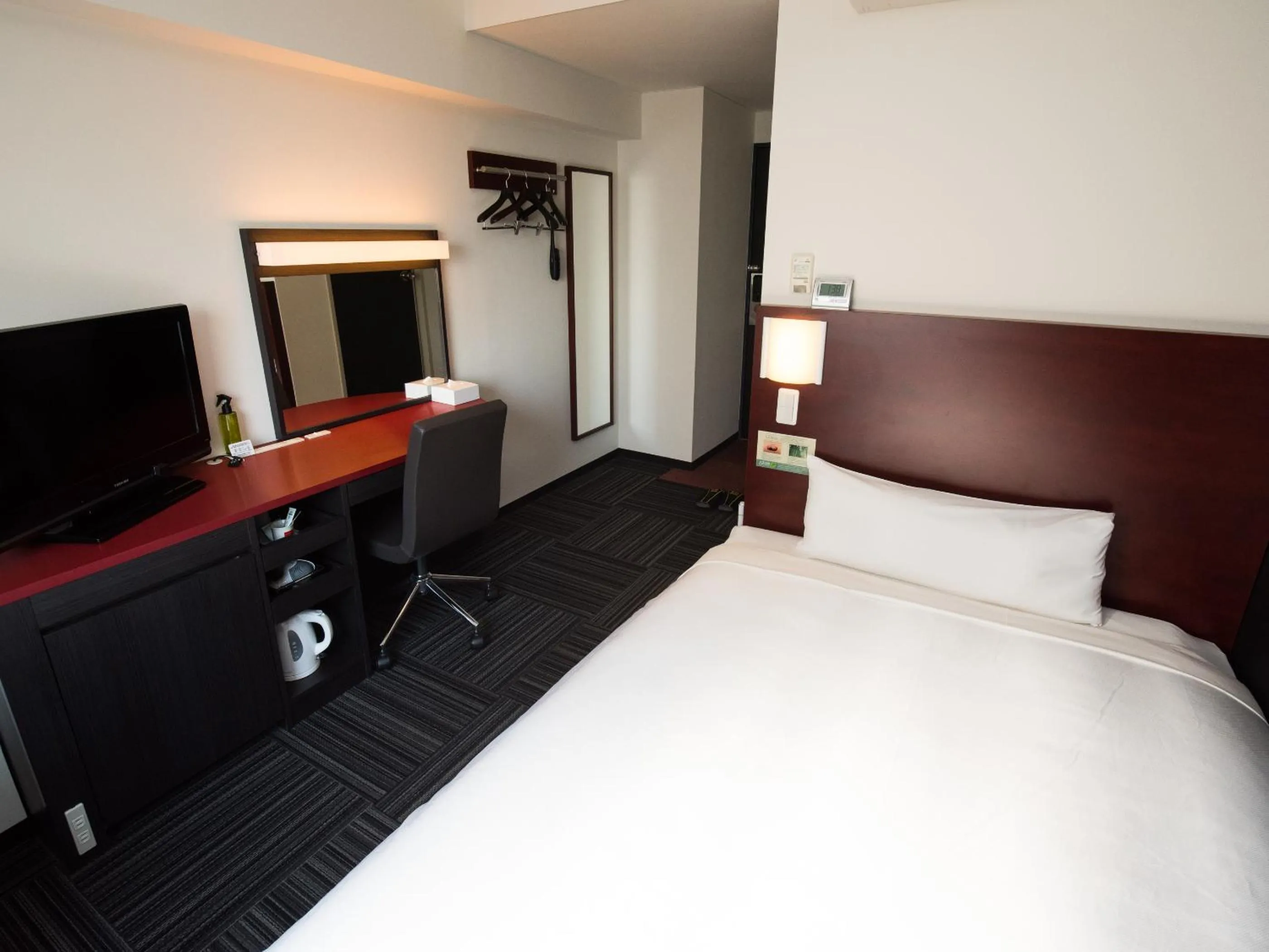 Bed in SUPER HOTEL Tokyo Akabane Station Higashiguchi Ichibangai