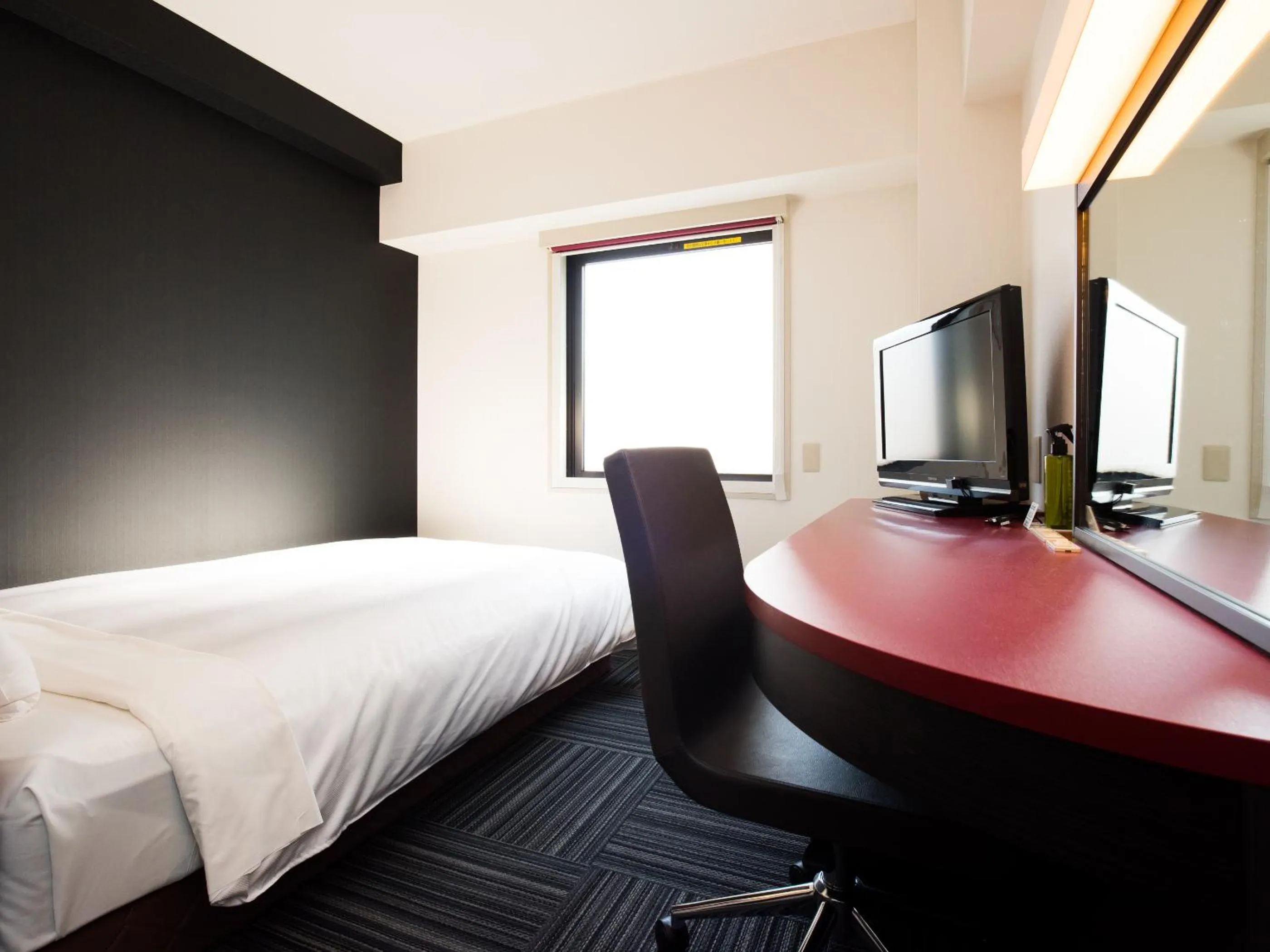 Bed in SUPER HOTEL Tokyo Akabane Station Higashiguchi Ichibangai