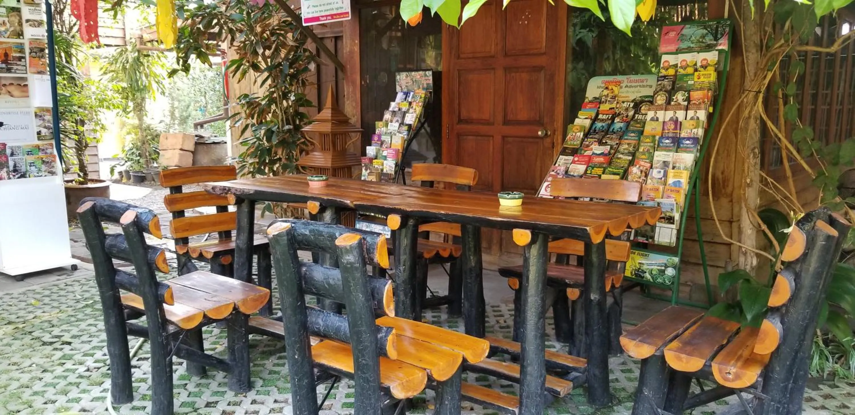 Restaurant/places to eat in Siriwan Hostel