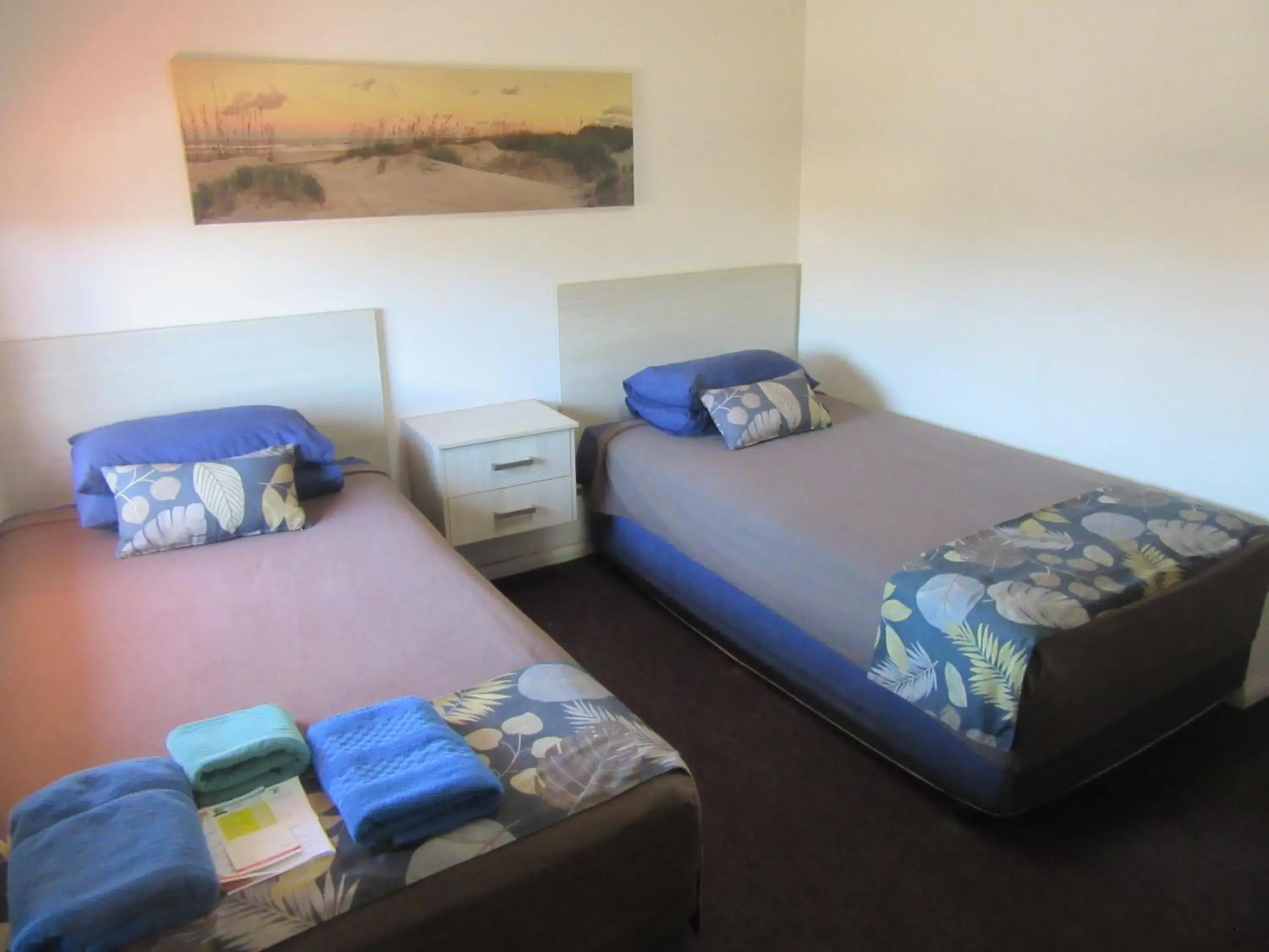 Standard Twin Room in Dampier Mermaid Hotel Karratha Standard Twin Room in Dampier Mermaid Hotel Karratha