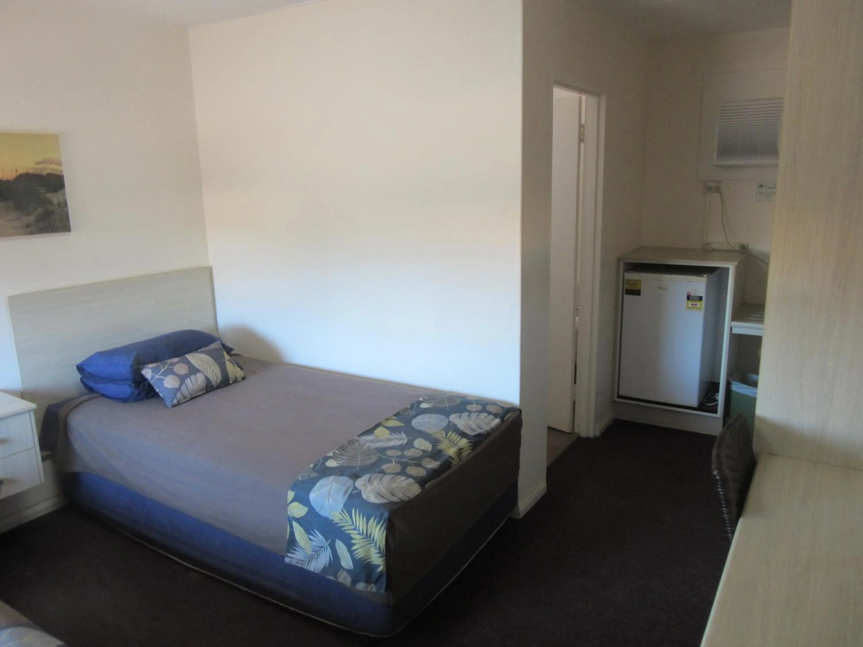 Bed in Dampier Mermaid Hotel Karratha