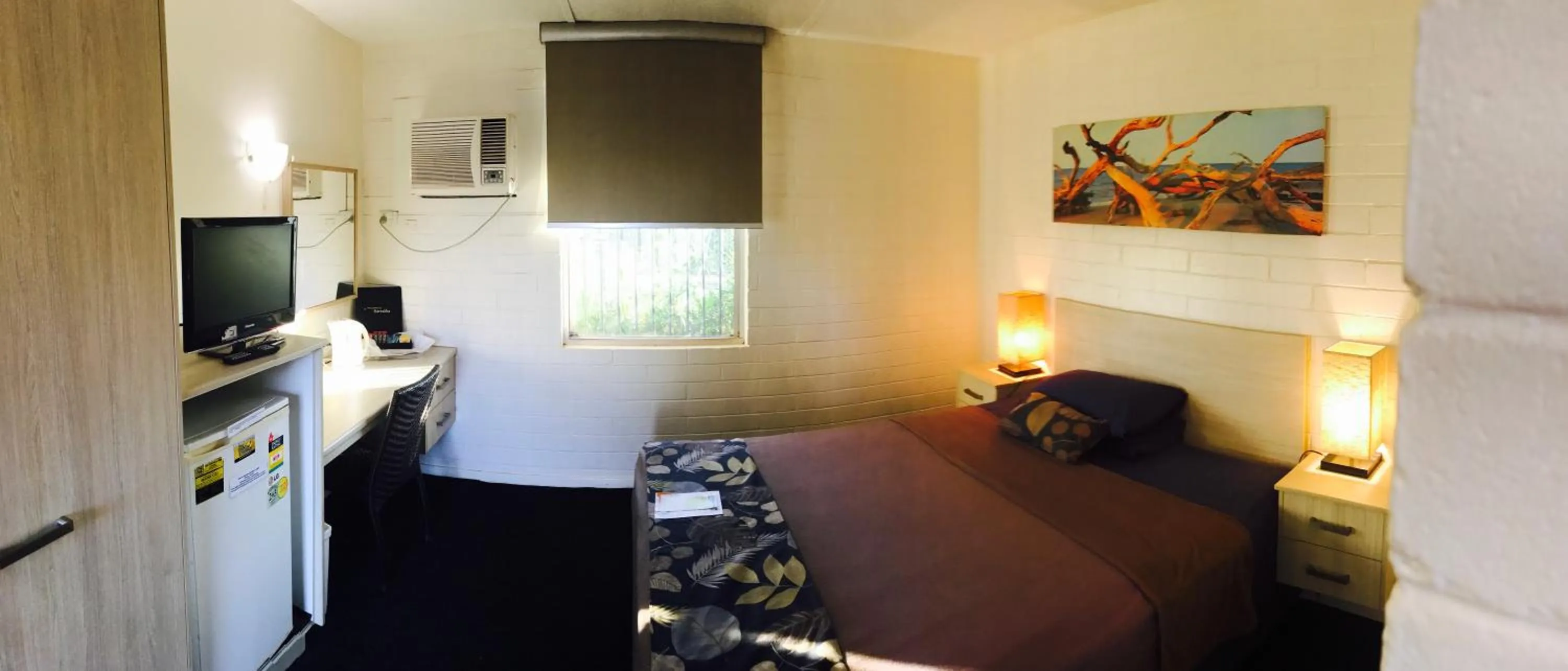 Bed in Dampier Mermaid Hotel Karratha