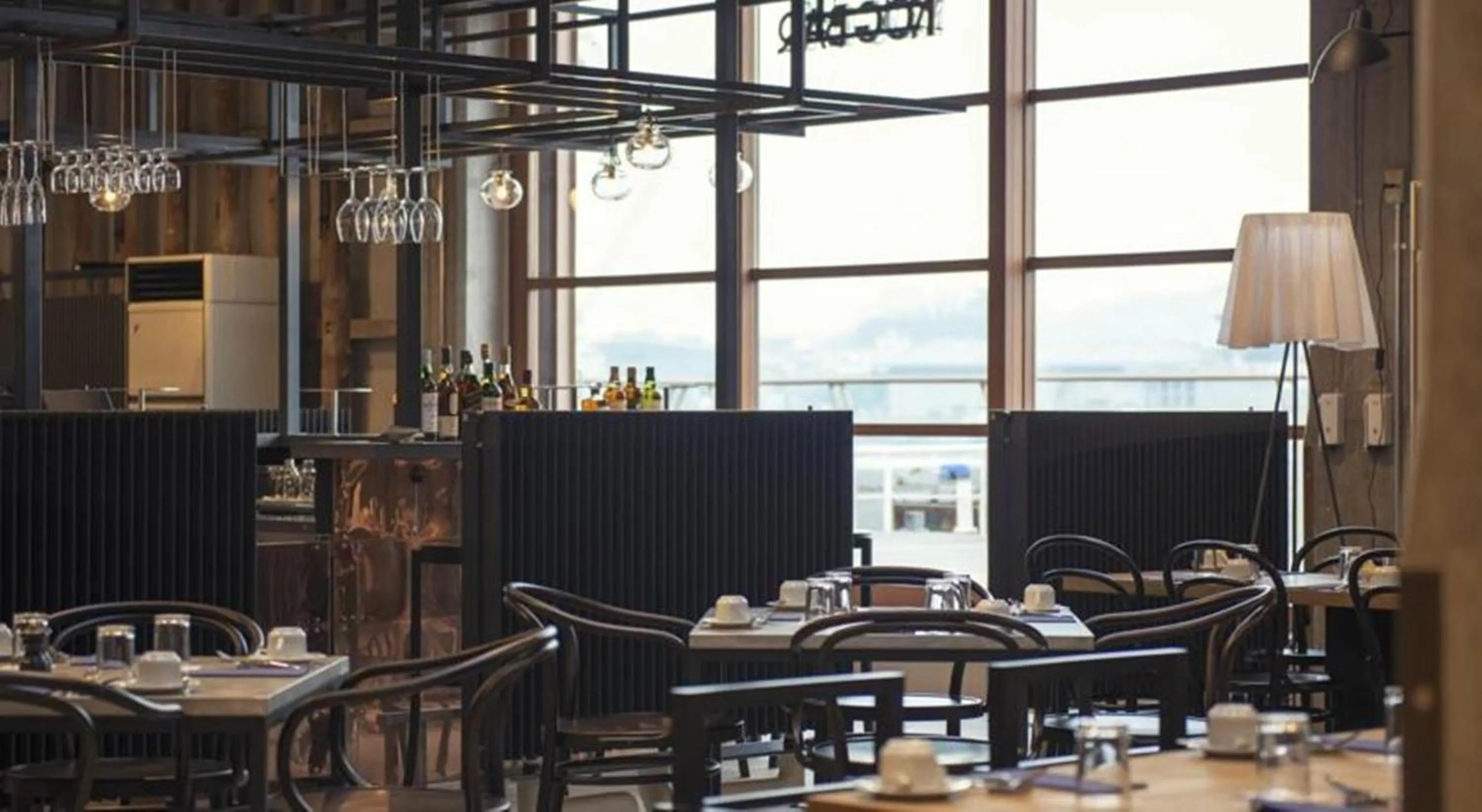 Restaurant/places to eat in Hotel Cycle