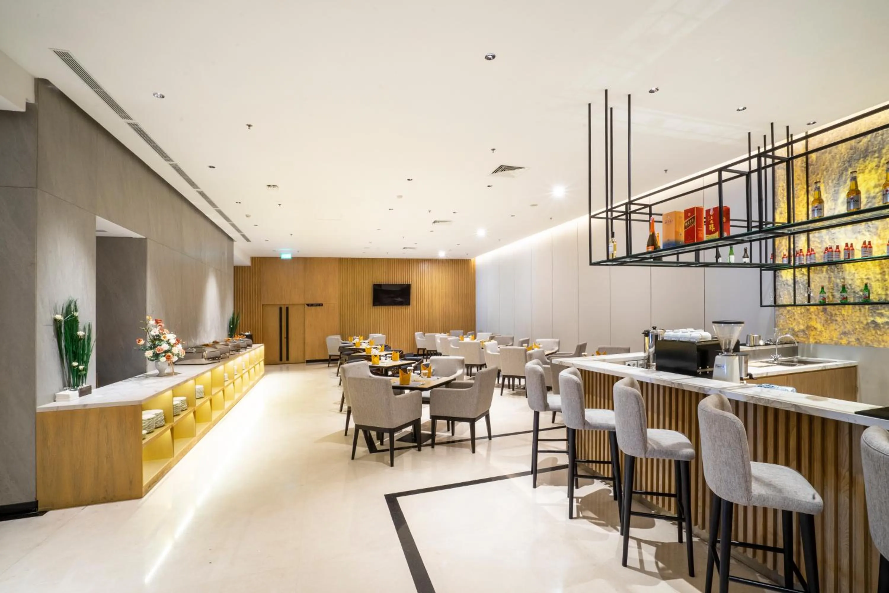 Restaurant/places to eat in Golden Tulip Pontianak