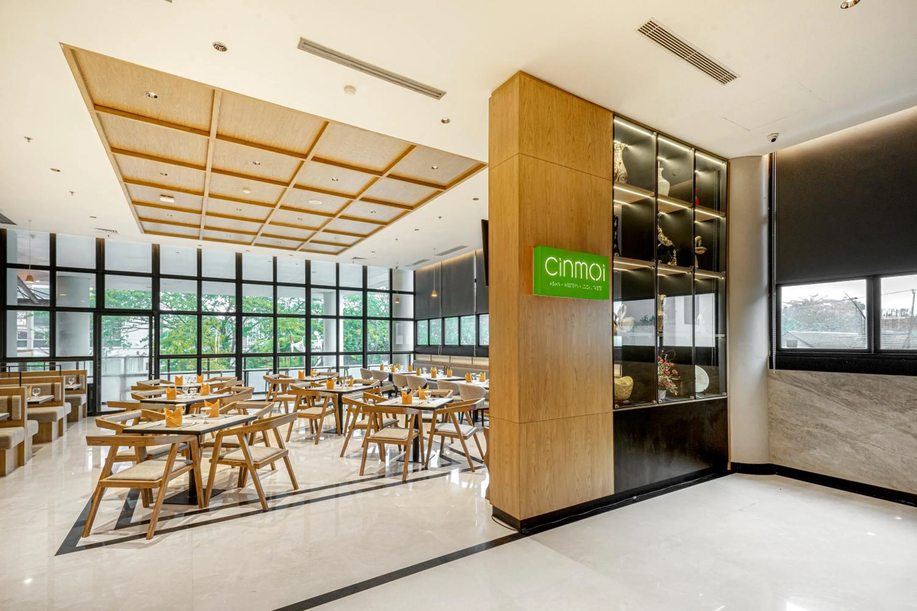 Restaurant/places to eat in Golden Tulip Pontianak