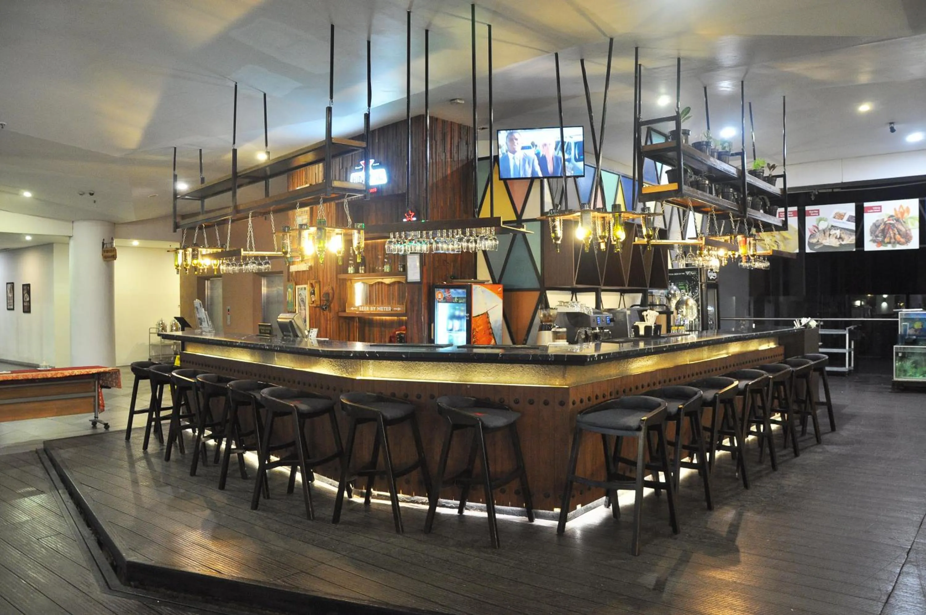 Restaurant/places to eat in Golden Tulip Pontianak