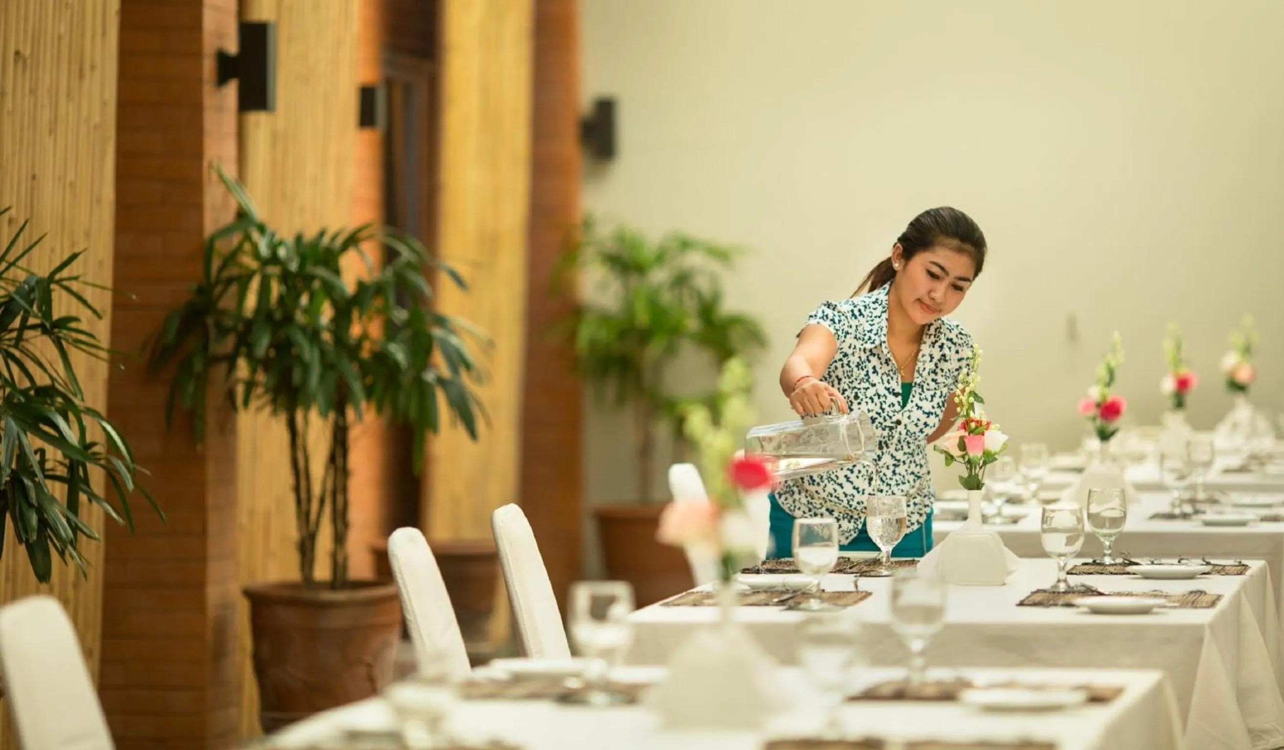 Restaurant/places to eat in Zizz Convention Hotel