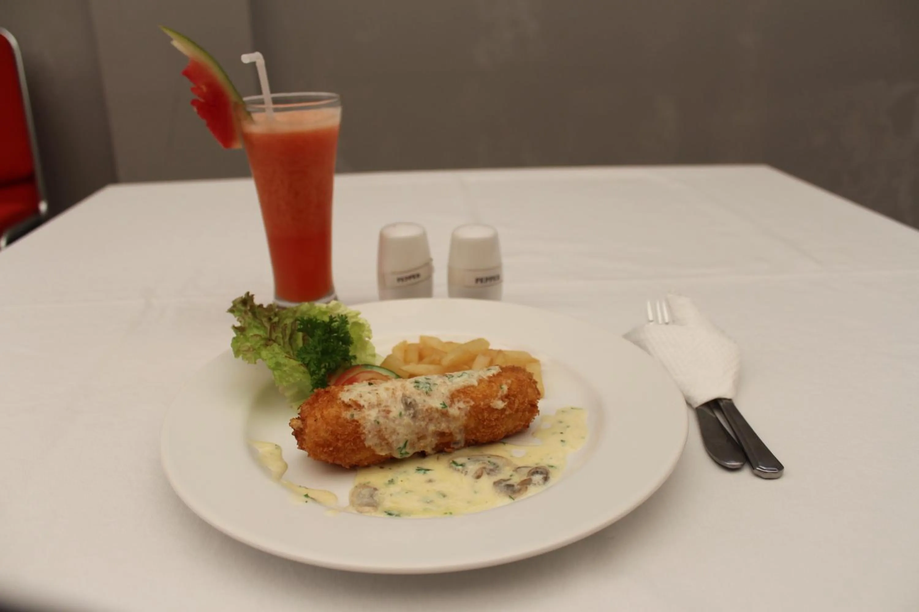 Food in Zizz Convention Hotel