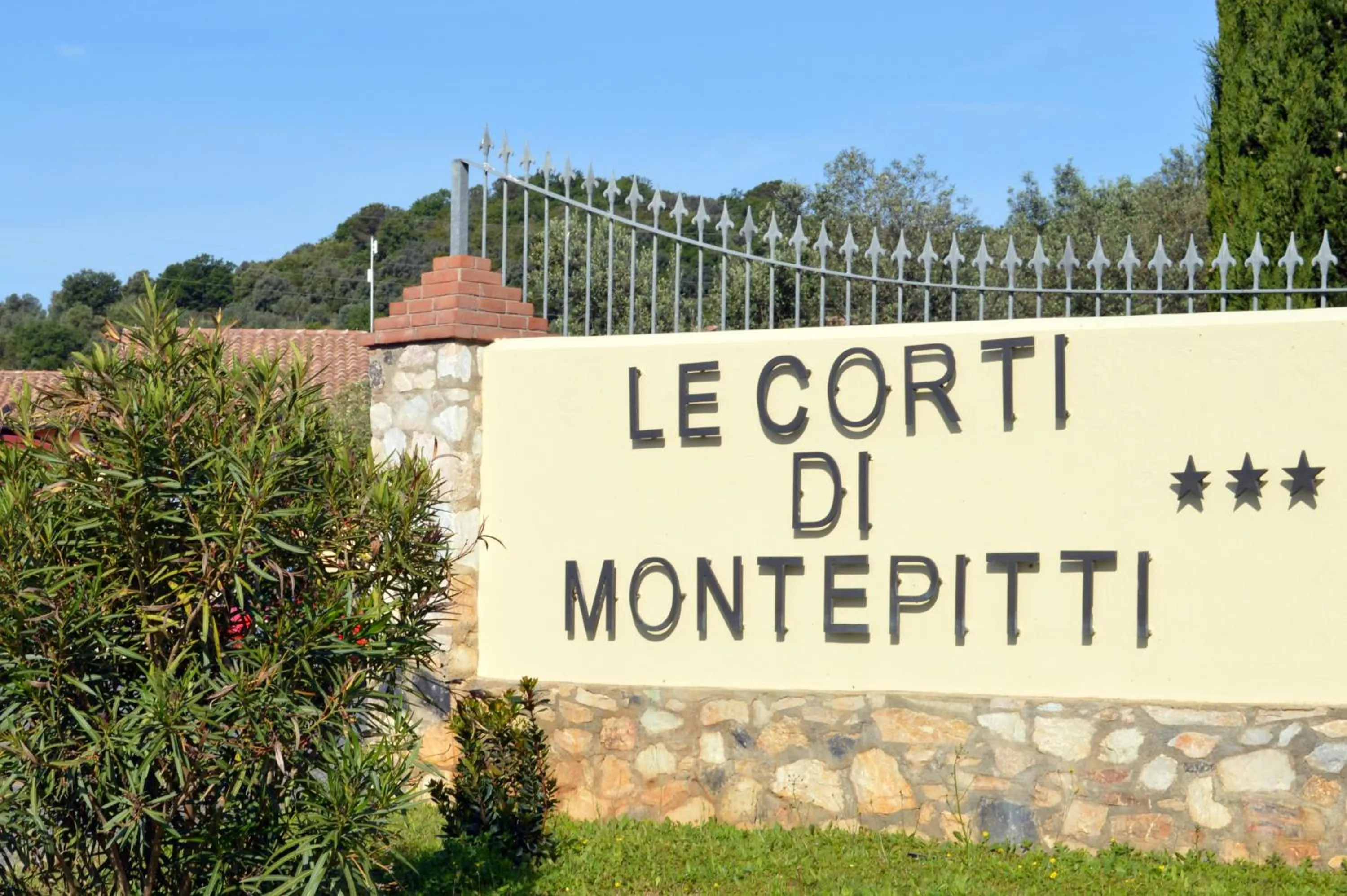 Facade/entrance in Le Corti Di Montepitti
