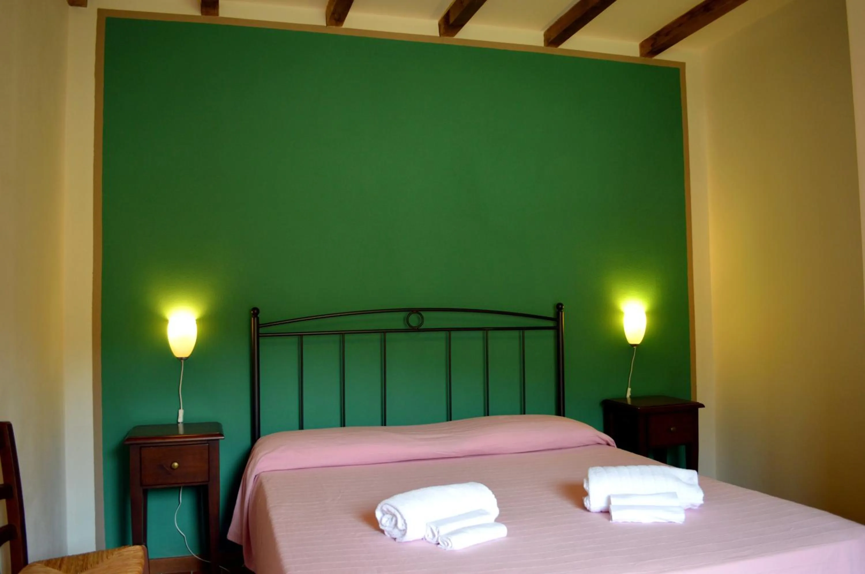 Photo of the whole room, Bed in Le Corti Di Montepitti