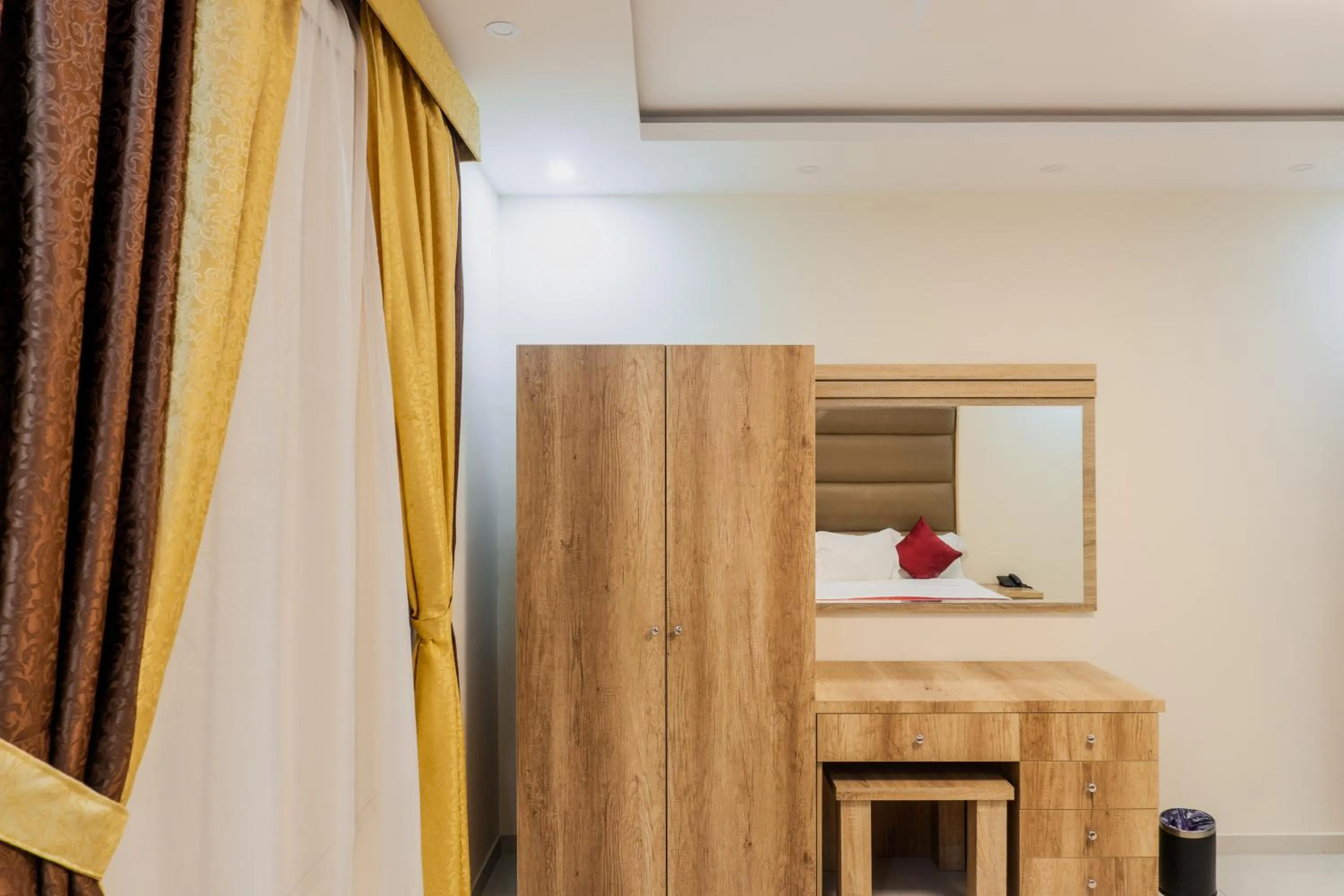 wardrobe in Dyar Sultana - 10 Mins Drive to Al Masjed Al Nabwi