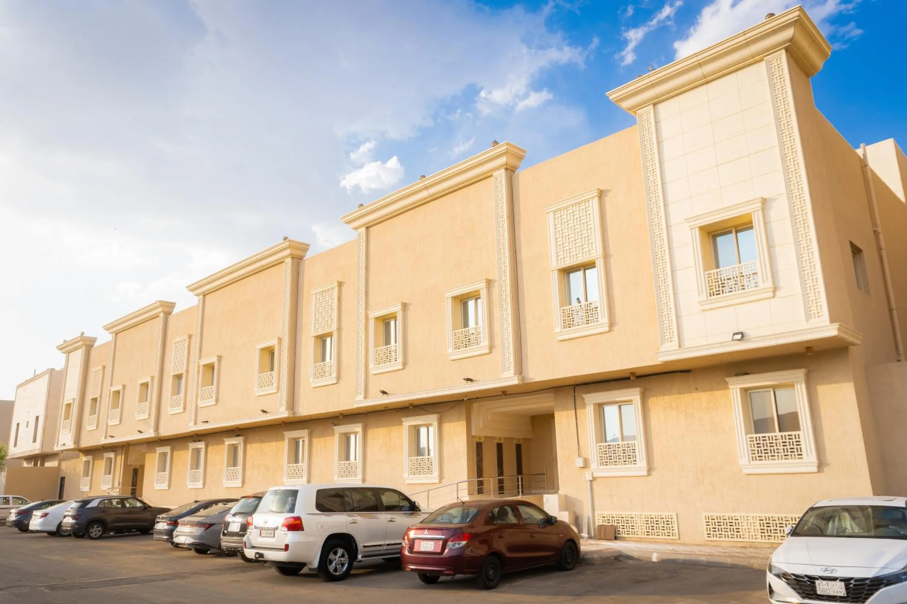 Property building in Dyar Sultana - 10 Mins Drive to Al Masjed Al Nabwi