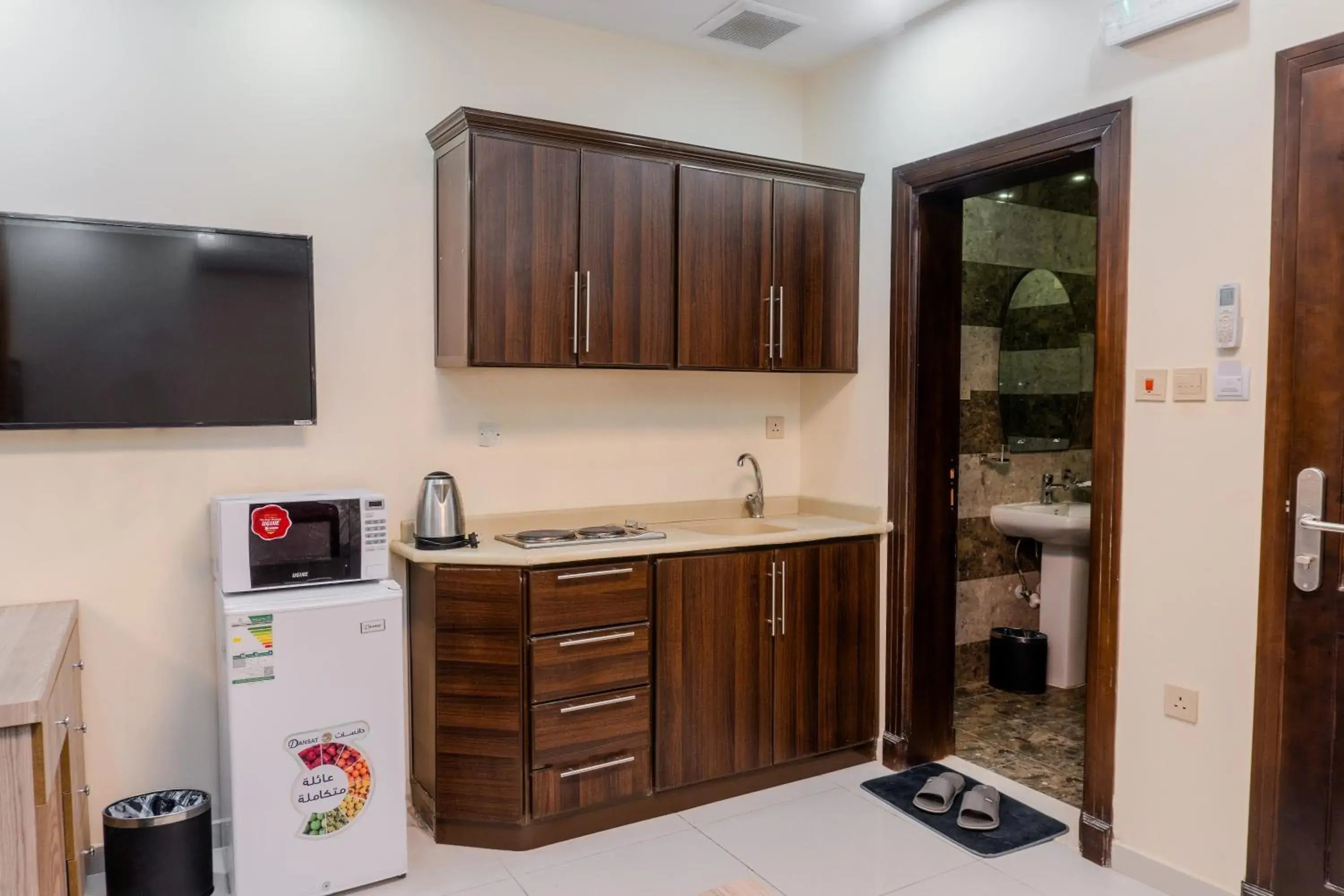 Two-Bedroom Family Apartment in Dyar Sultana - 10 Mins Drive to Al Masjed Al Nabwi Two-Bedroom Family Apartment in Dyar Sultana - 10 Mins Drive to Al Masjed Al Nabwi
