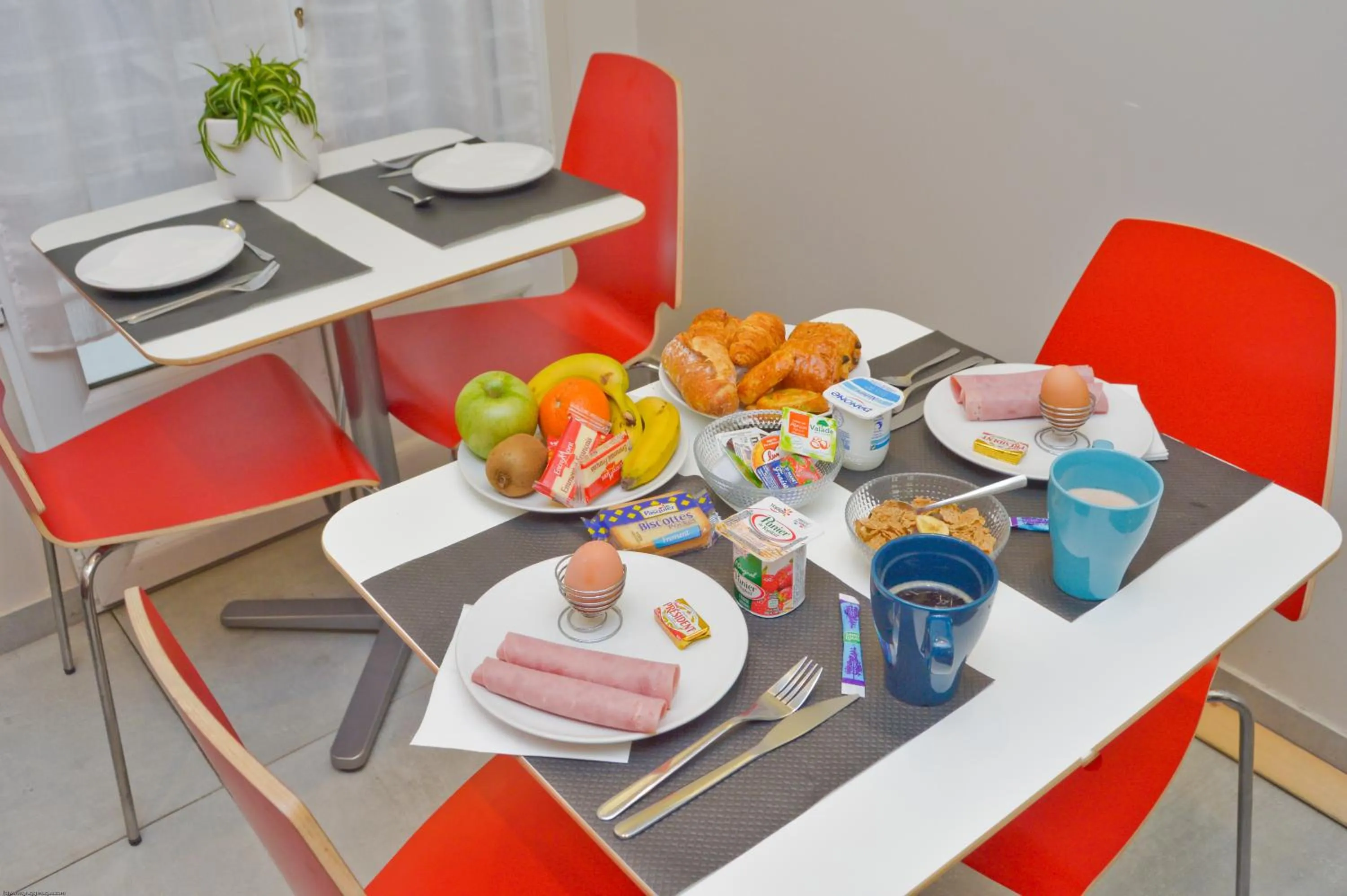 Food and drinks in Hôtel du Quai de Seine