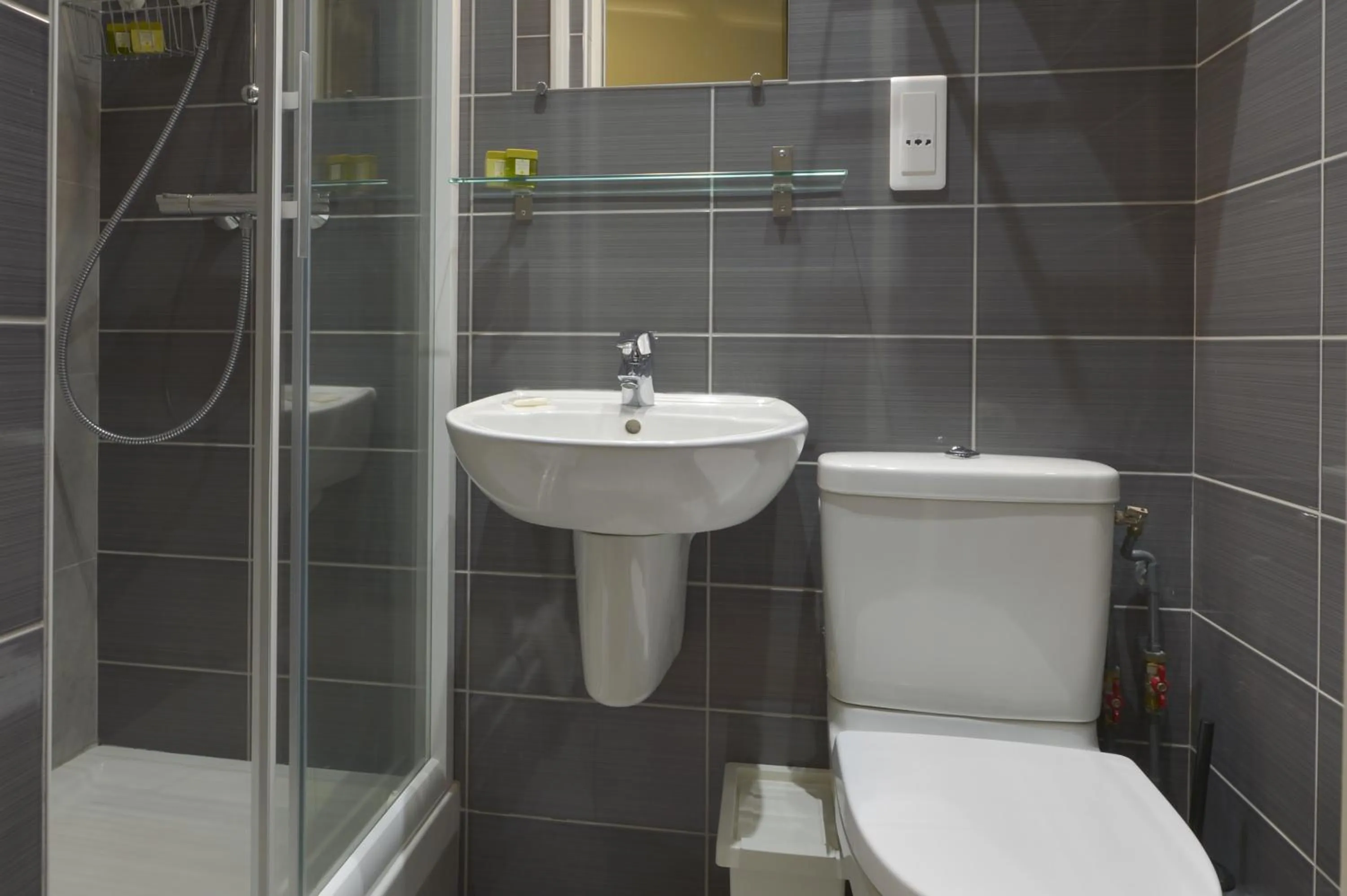 Bathroom in Hôtel du Quai de Seine