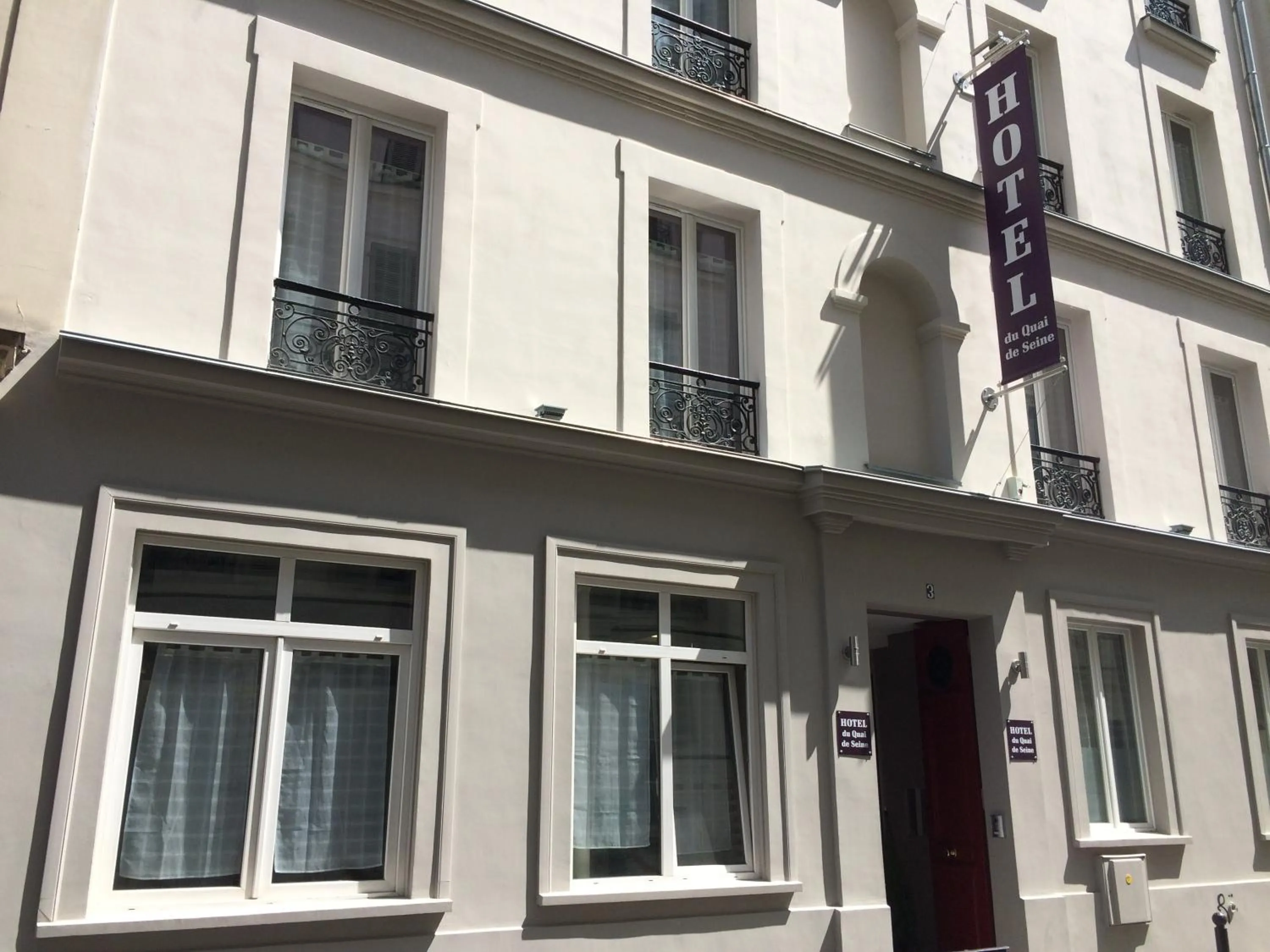 Facade/entrance in Hôtel du Quai de Seine