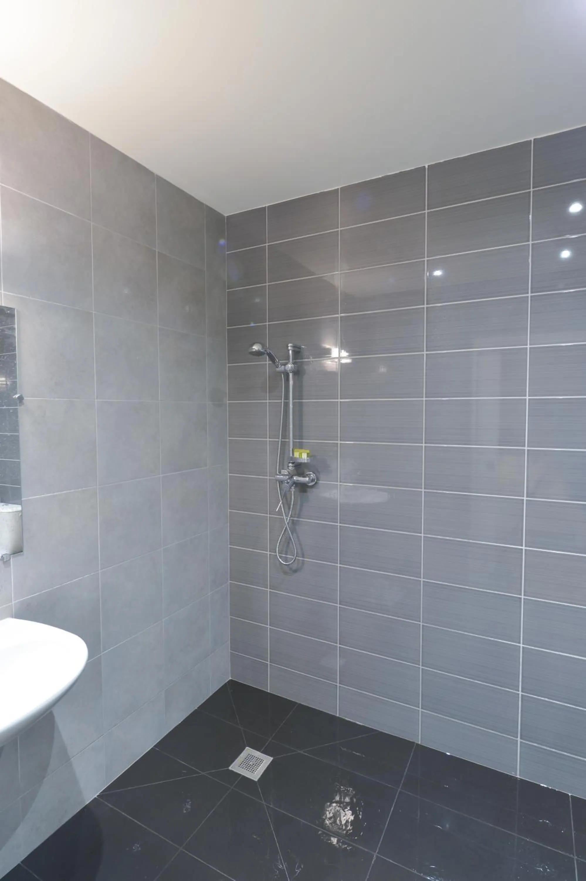 Bathroom in Hôtel du Quai de Seine