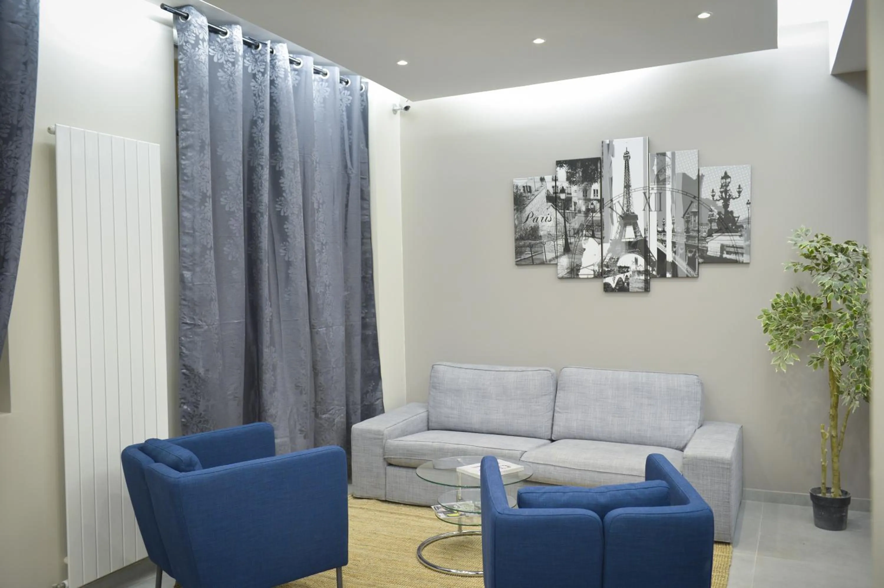 Lobby or reception in Hôtel du Quai de Seine