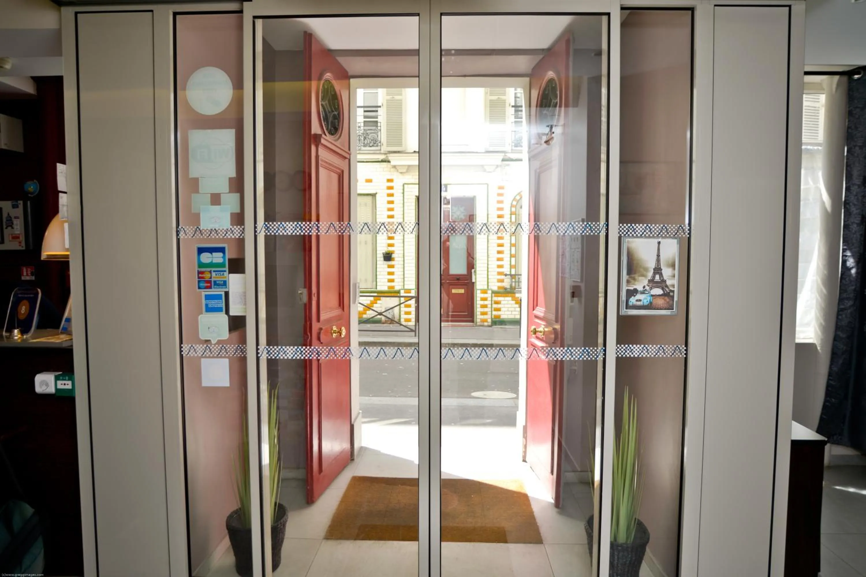 Lobby or reception in Hôtel du Quai de Seine